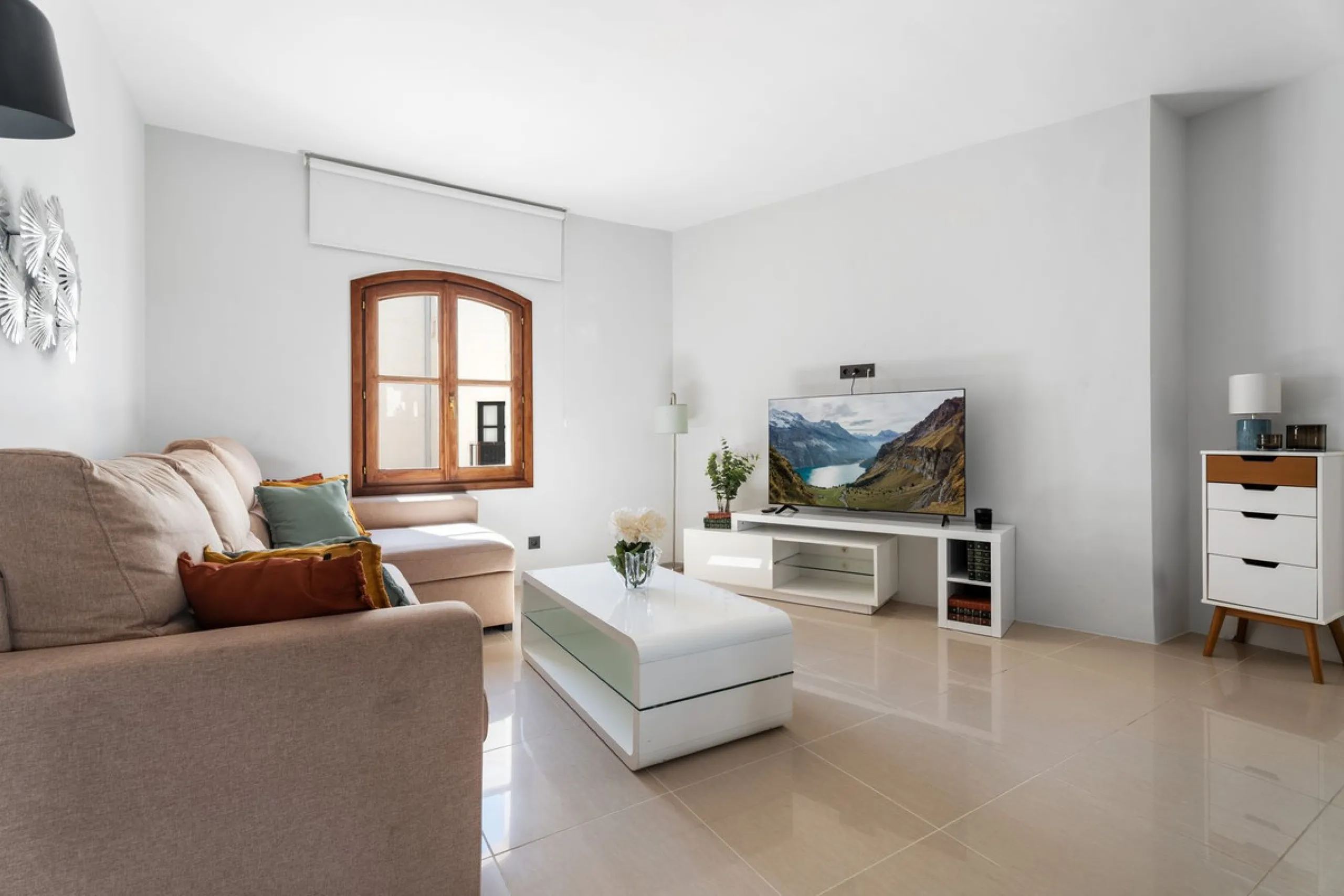 Apartment - Middle Floor Apartment в продаже в Marbella, Málaga. В доме 3 спален и 2 ванных комнат. Площадь дома 129 м²
