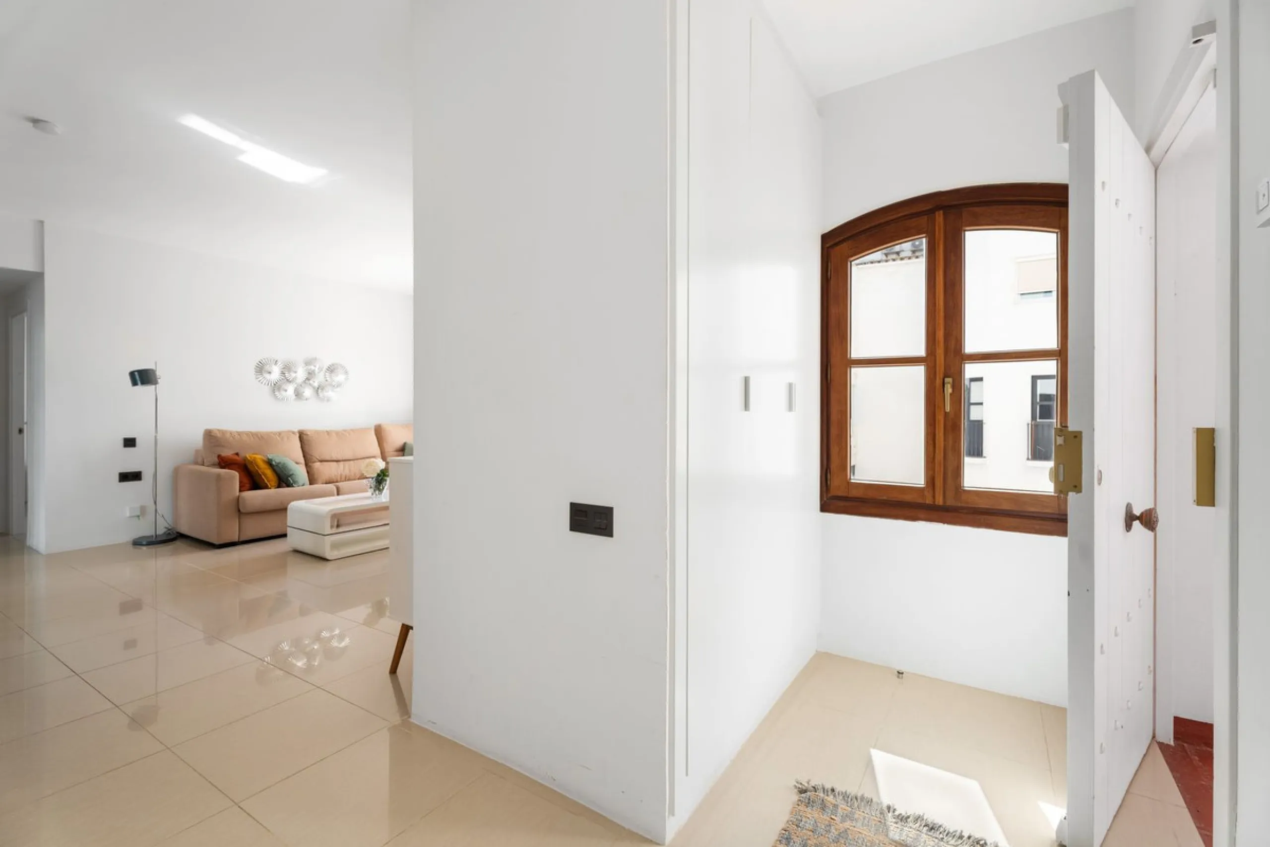 Apartment - Middle Floor Apartment в продаже в Marbella, Málaga. В доме 3 спален и 2 ванных комнат. Площадь дома 129 м²