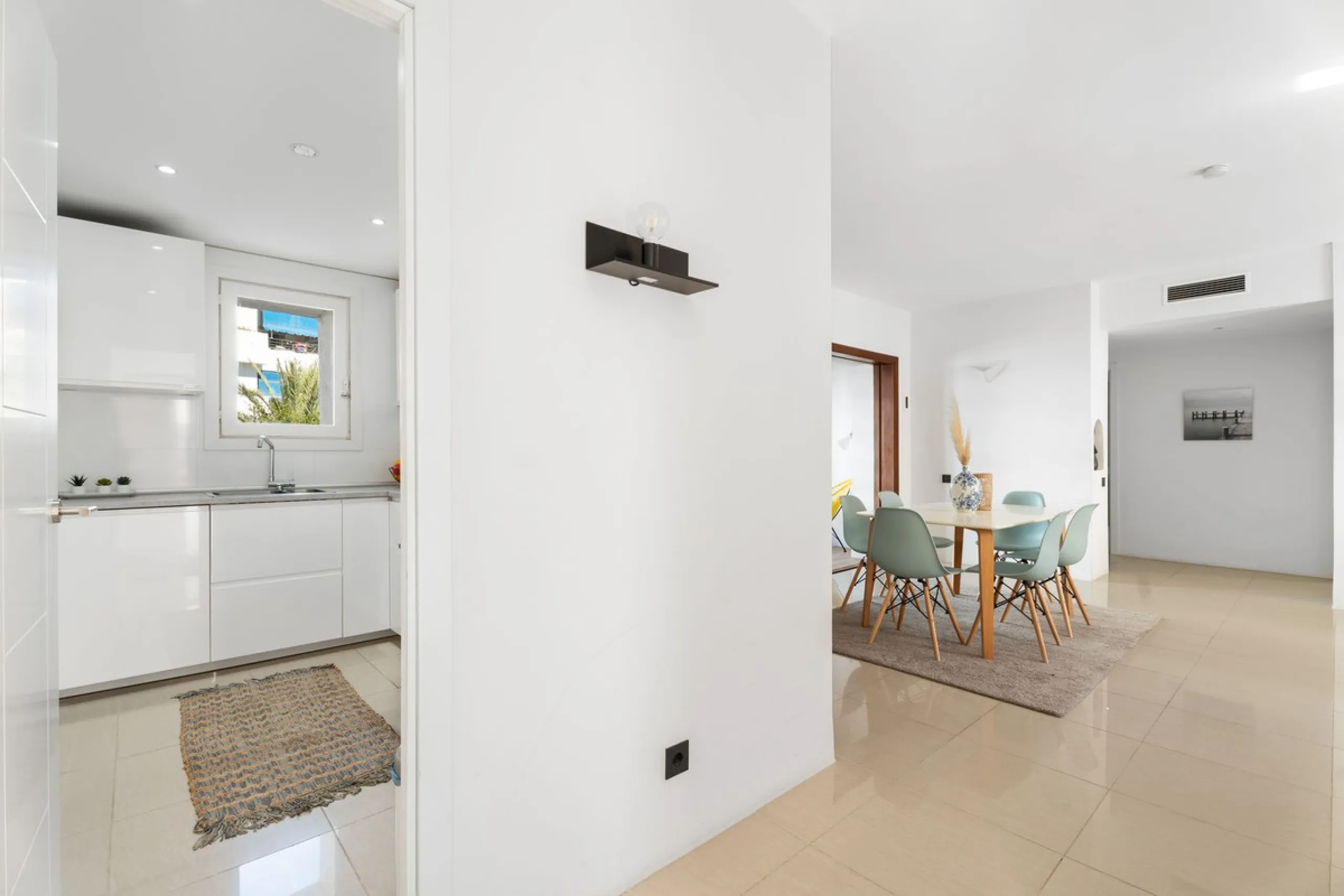 Apartment - Middle Floor Apartment в продаже в Marbella, Málaga. В доме 3 спален и 2 ванных комнат. Площадь дома 129 м²