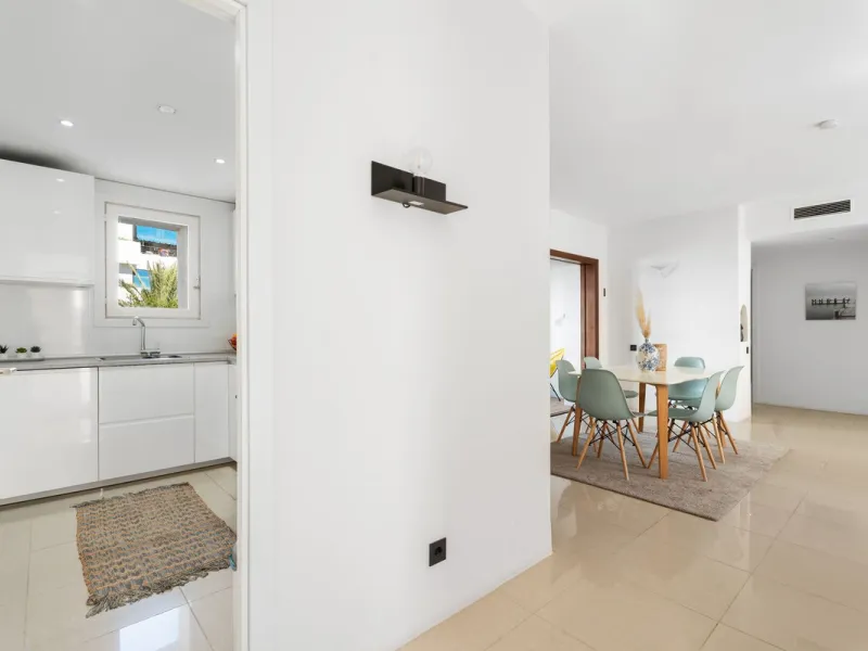 Apartment - Middle Floor Apartment в продаже в Marbella, Málaga. В доме 3 спален и 2 ванных комнат. Площадь дома 129 м²