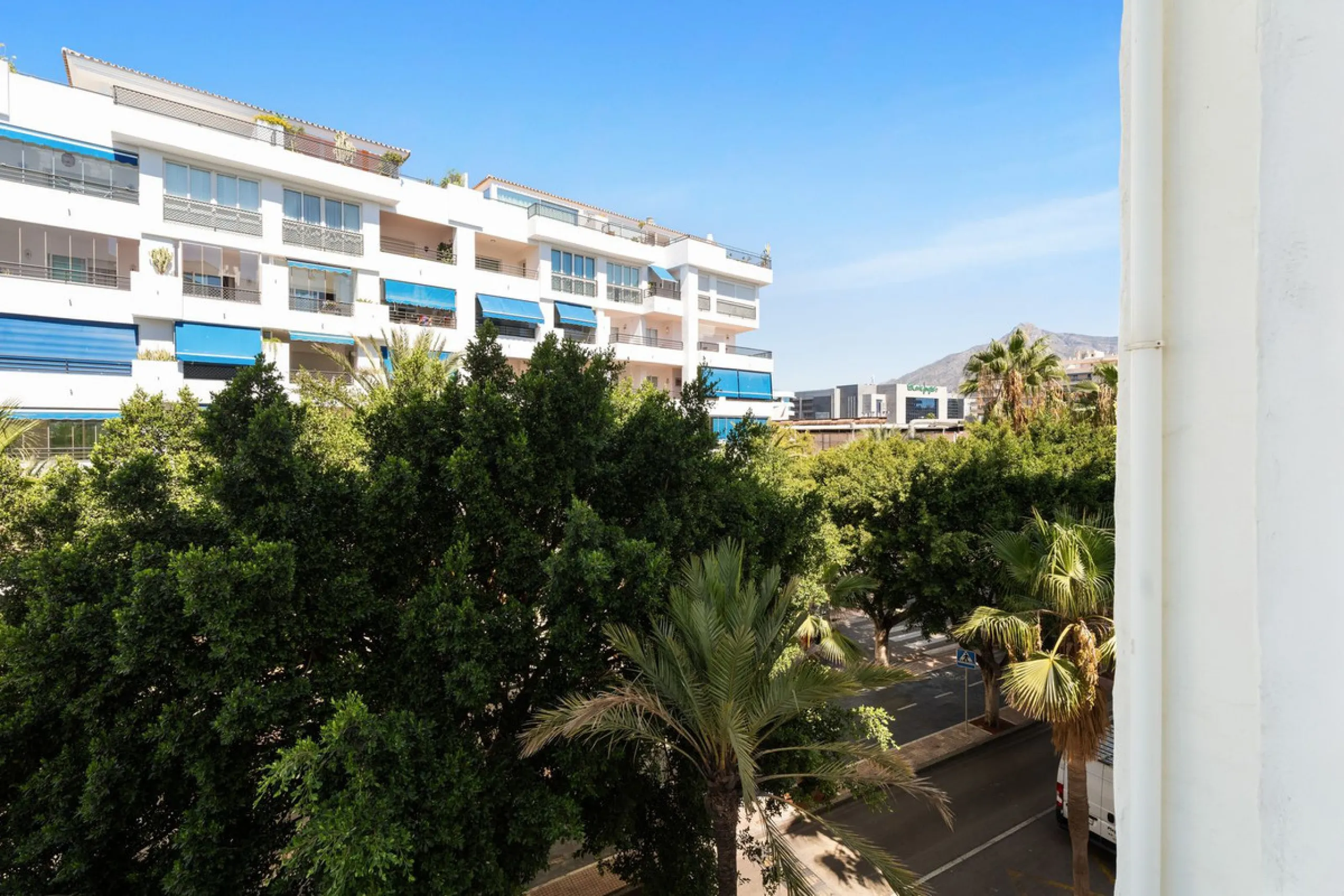 Apartment - Middle Floor Apartment в продаже в Marbella, Málaga. В доме 3 спален и 2 ванных комнат. Площадь дома 129 м²