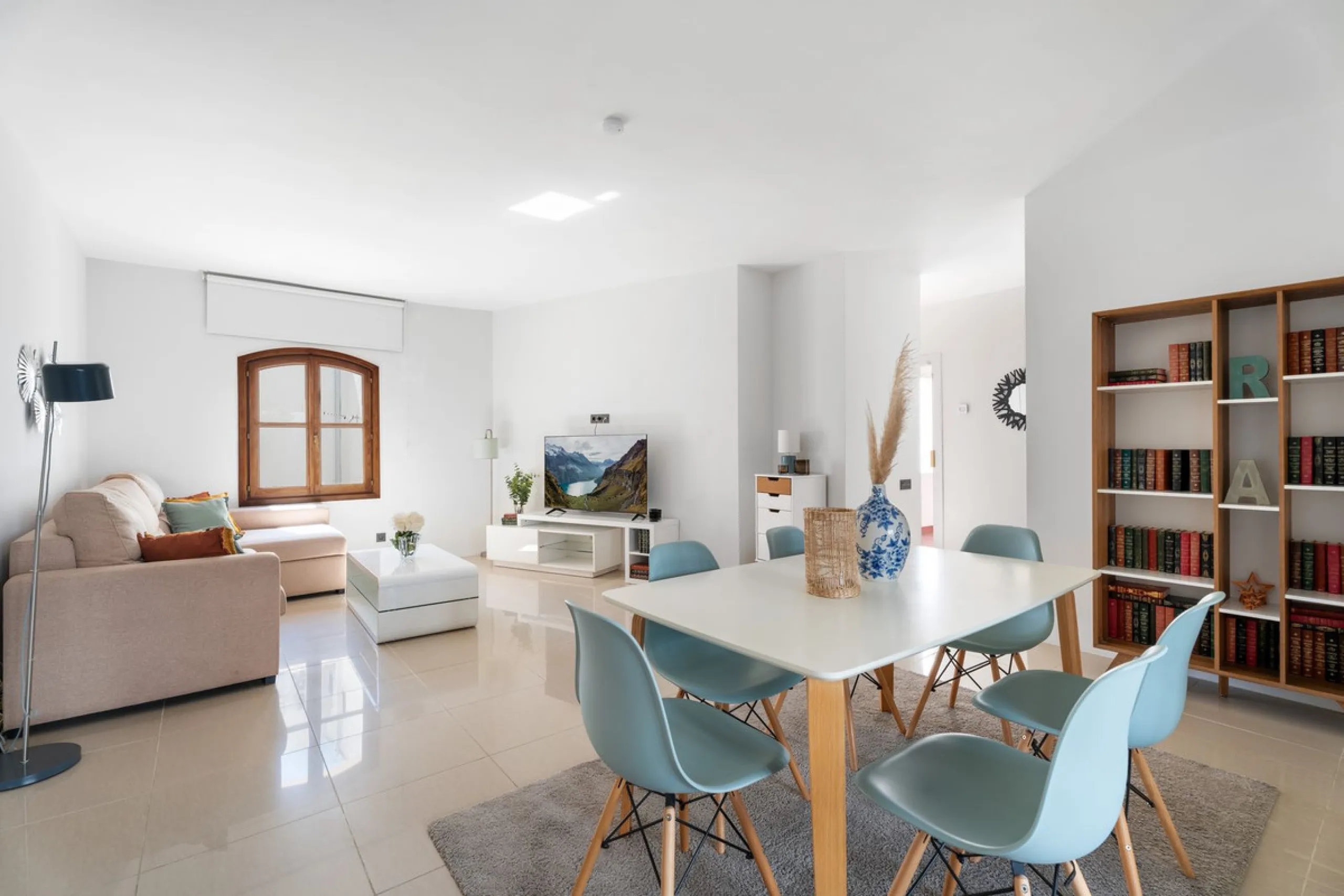 Apartment - Middle Floor Apartment в продаже в Marbella, Málaga. В доме 3 спален и 2 ванных комнат. Площадь дома 129 м²