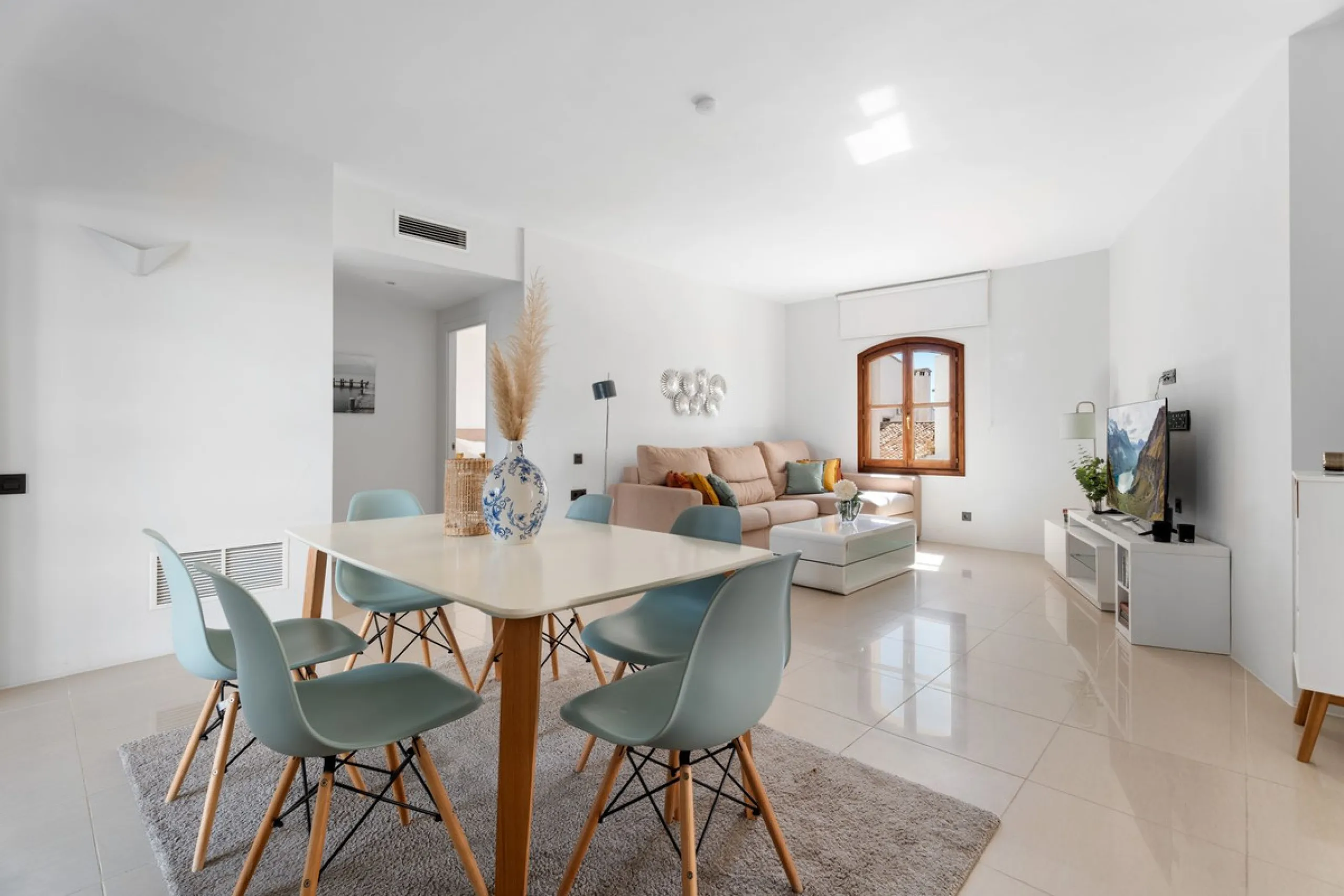 Apartment - Middle Floor Apartment в продаже в Marbella, Málaga. В доме 3 спален и 2 ванных комнат. Площадь дома 129 м²