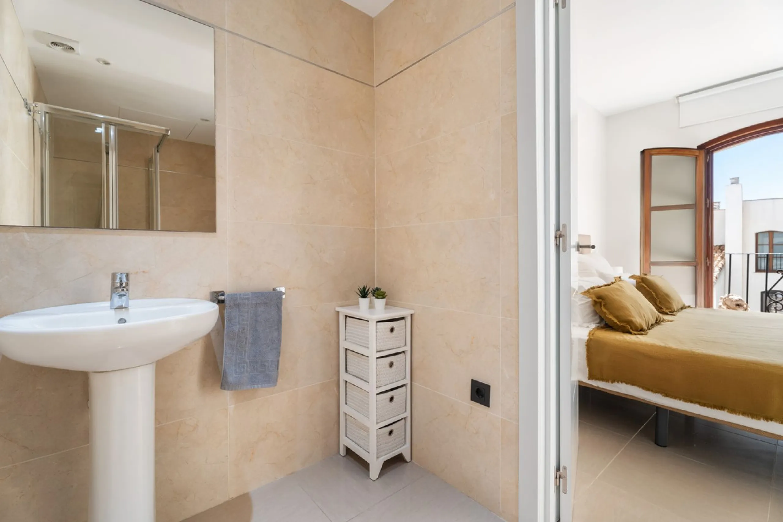 Apartment - Middle Floor Apartment в продаже в Marbella, Málaga. В доме 3 спален и 2 ванных комнат. Площадь дома 129 м²