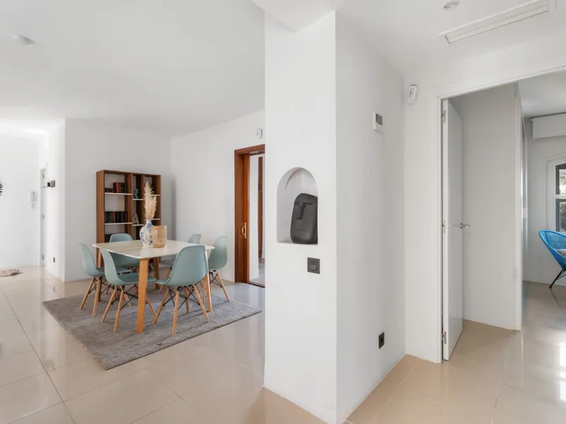 Apartment - Middle Floor Apartment в продаже в Marbella, Málaga. В доме 3 спален и 2 ванных комнат. Площадь дома 129 м²