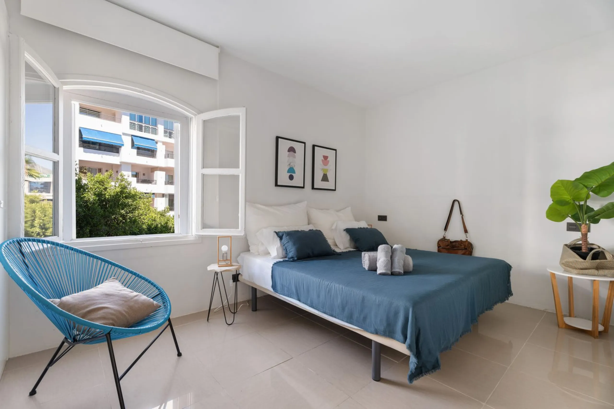 Apartment - Middle Floor Apartment в продаже в Marbella, Málaga. В доме 3 спален и 2 ванных комнат. Площадь дома 129 м²