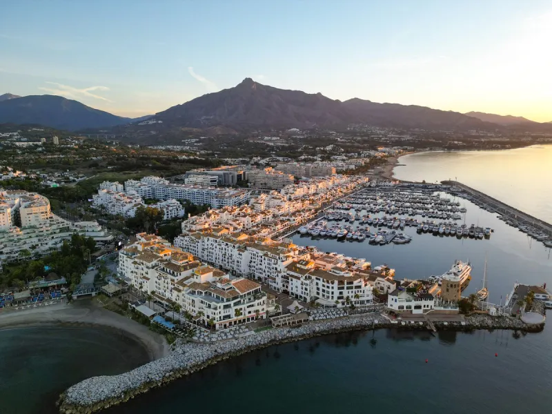 Apartment - Middle Floor Apartment в продаже в Marbella, Málaga. В доме 3 спален и 2 ванных комнат. Площадь дома 129 м²