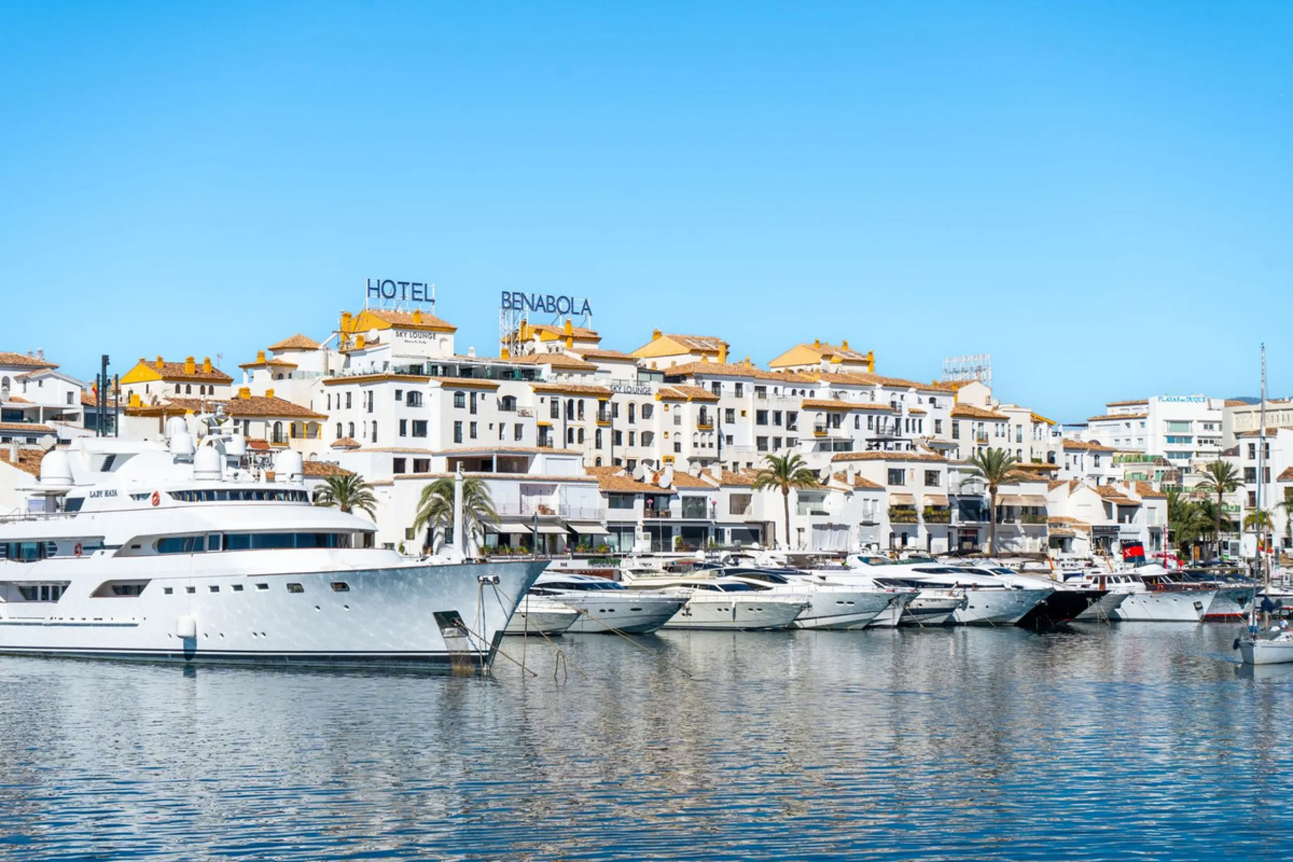 Apartment - Middle Floor Apartment в продаже в Marbella, Málaga. В доме 3 спален и 2 ванных комнат. Площадь дома 129 м²