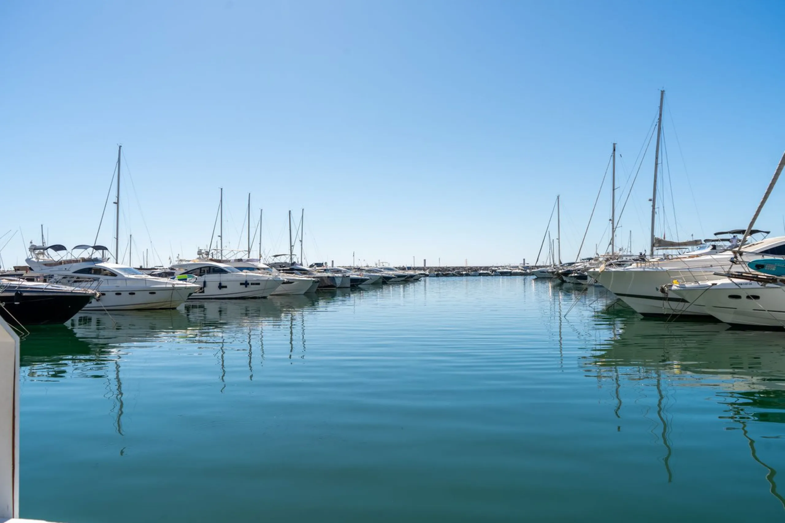 Apartment - Middle Floor Apartment в продаже в Marbella, Málaga. В доме 3 спален и 2 ванных комнат. Площадь дома 129 м²