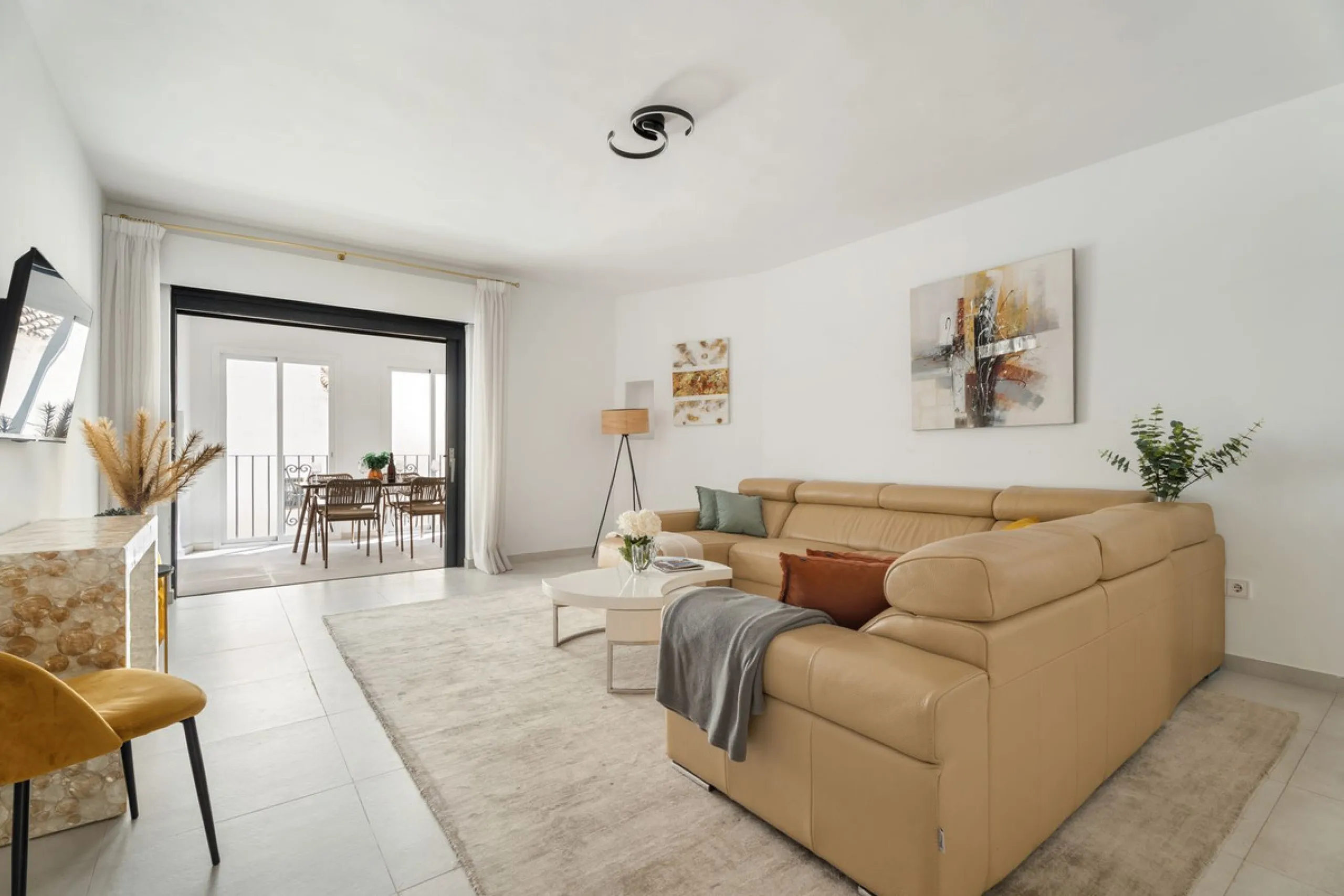 Apartment - Middle Floor Apartment в продаже в Marbella, Málaga. В доме 3 спален и 3 ванных комнат. Площадь дома 166 м²