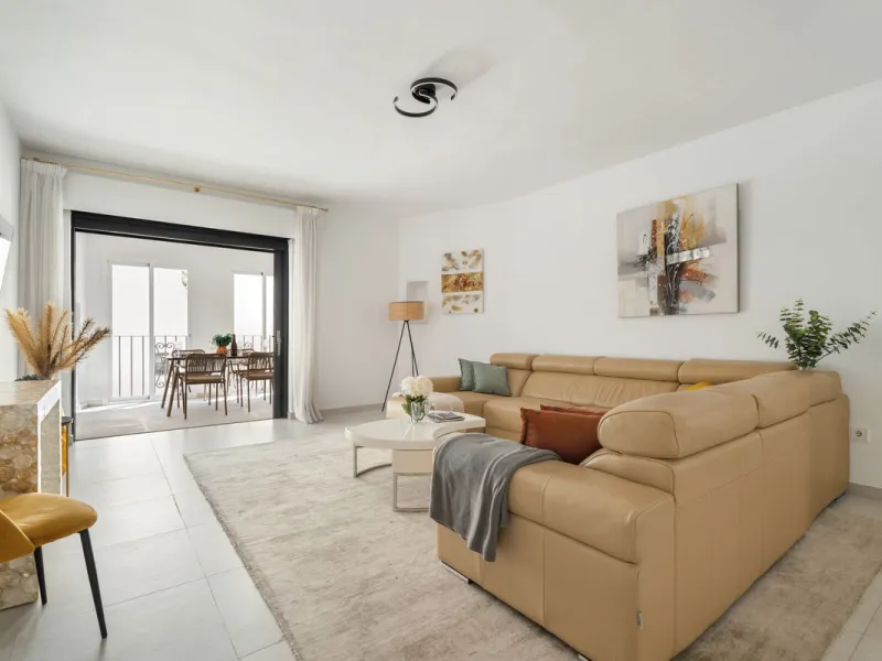 This is a Beautifully and big 3-Bedroom Apartment with Open-Plan Living in the Heart of Puerto Banús Marina