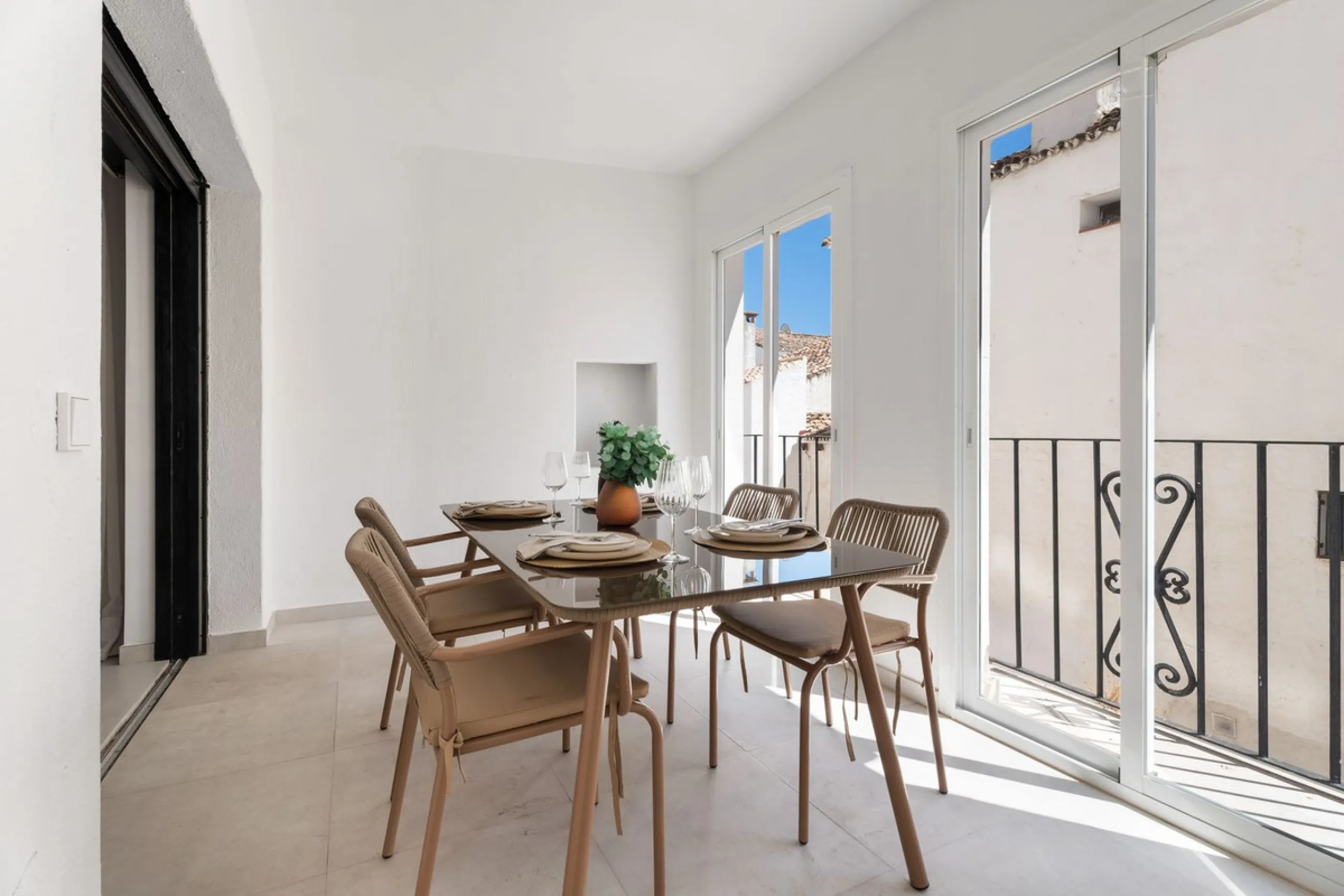 Apartment - Middle Floor Apartment в продаже в Marbella, Málaga. В доме 3 спален и 3 ванных комнат. Площадь дома 166 м²