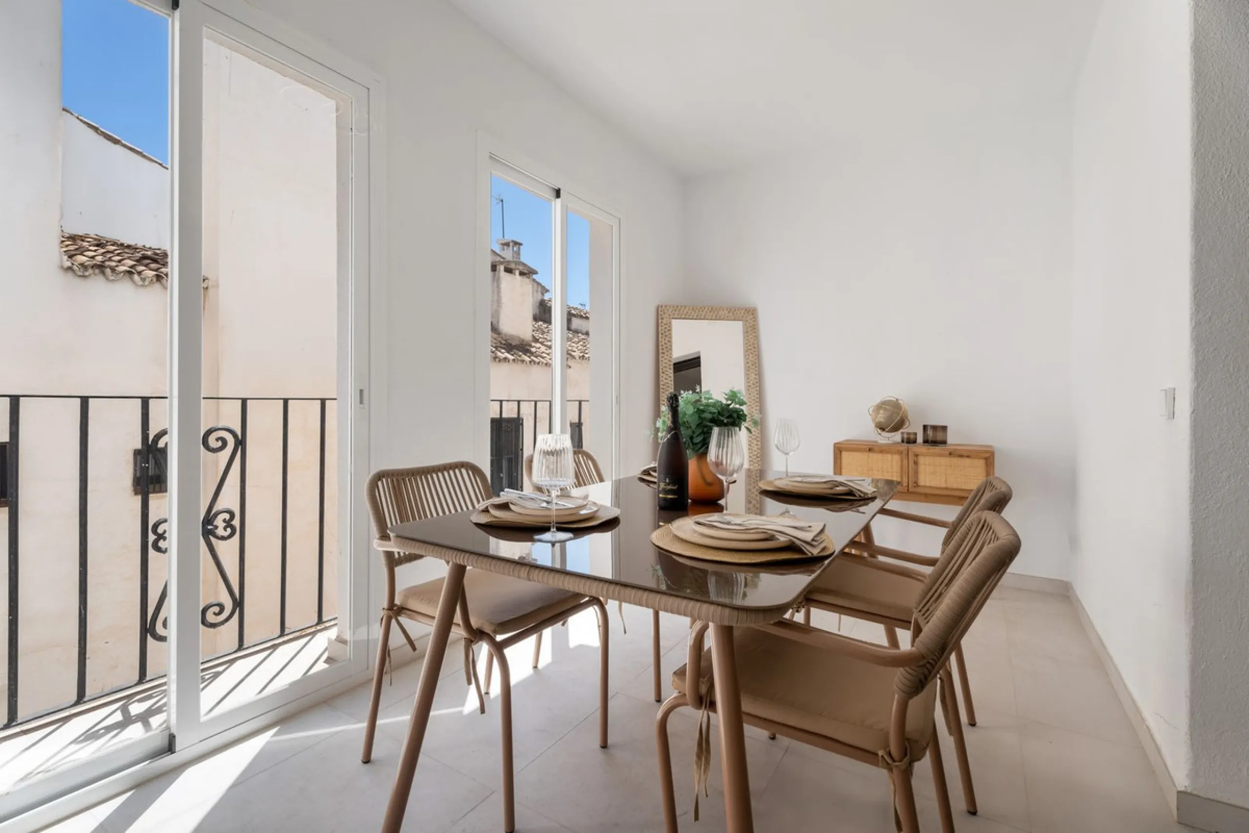 Apartment - Middle Floor Apartment в продаже в Marbella, Málaga. В доме 3 спален и 3 ванных комнат. Площадь дома 166 м²