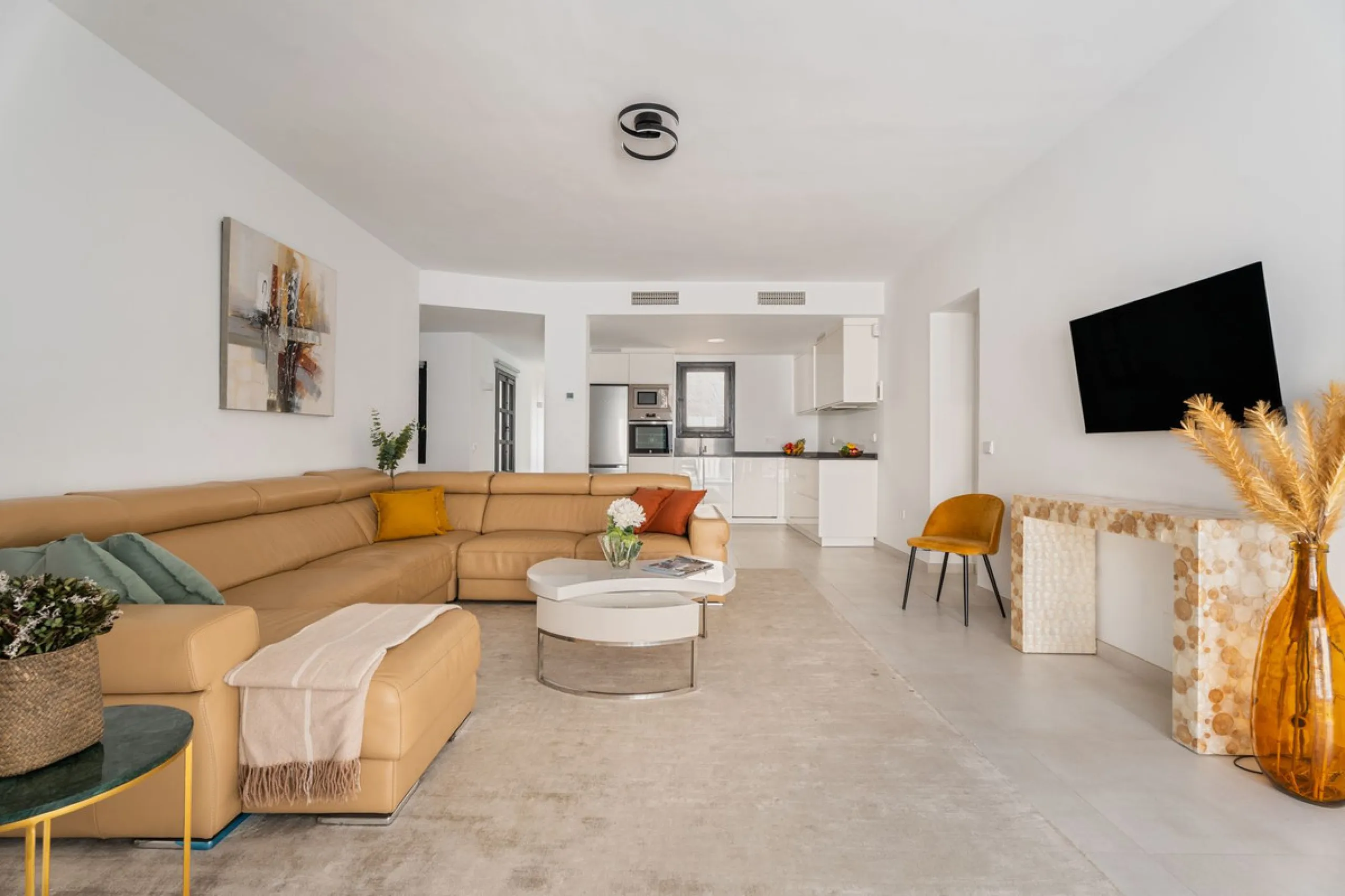 Apartment - Middle Floor Apartment в продаже в Marbella, Málaga. В доме 3 спален и 3 ванных комнат. Площадь дома 166 м²