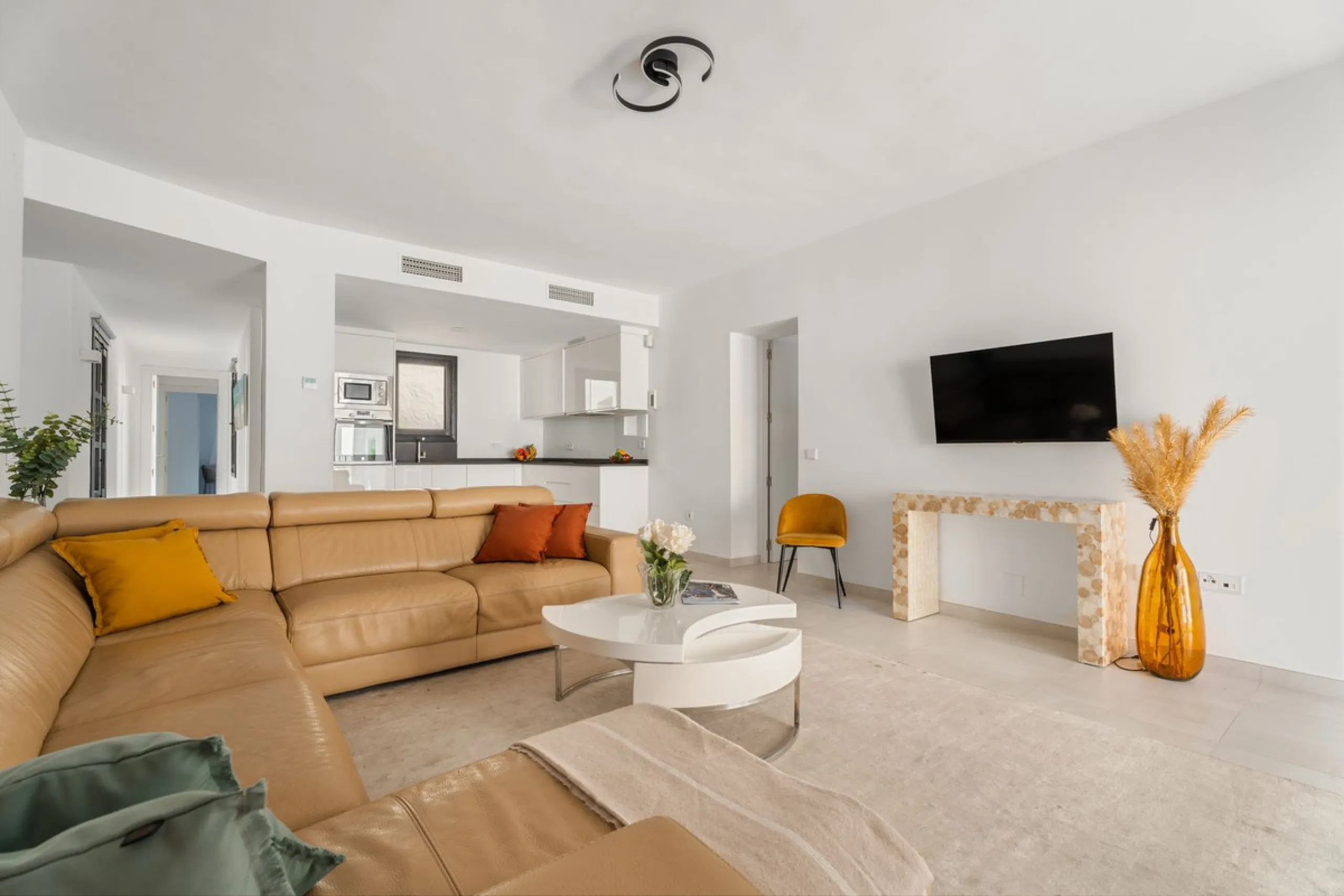 Apartment - Middle Floor Apartment в продаже в Marbella, Málaga. В доме 3 спален и 3 ванных комнат. Площадь дома 166 м²