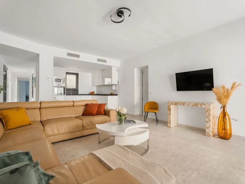 Apartment - Middle Floor Apartment в продаже в Marbella, Málaga. В доме 3 спален и 3 ванных комнат. Площадь дома 166 м²