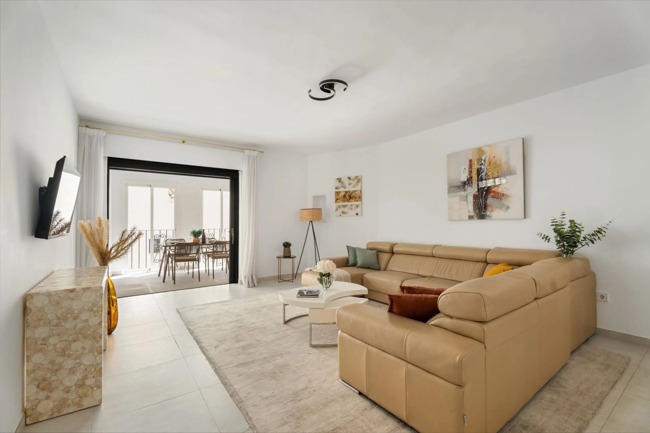 Apartment - Middle Floor Apartment в продаже в Marbella, Málaga. В доме 3 спален и 3 ванных комнат. Площадь дома 166 м²