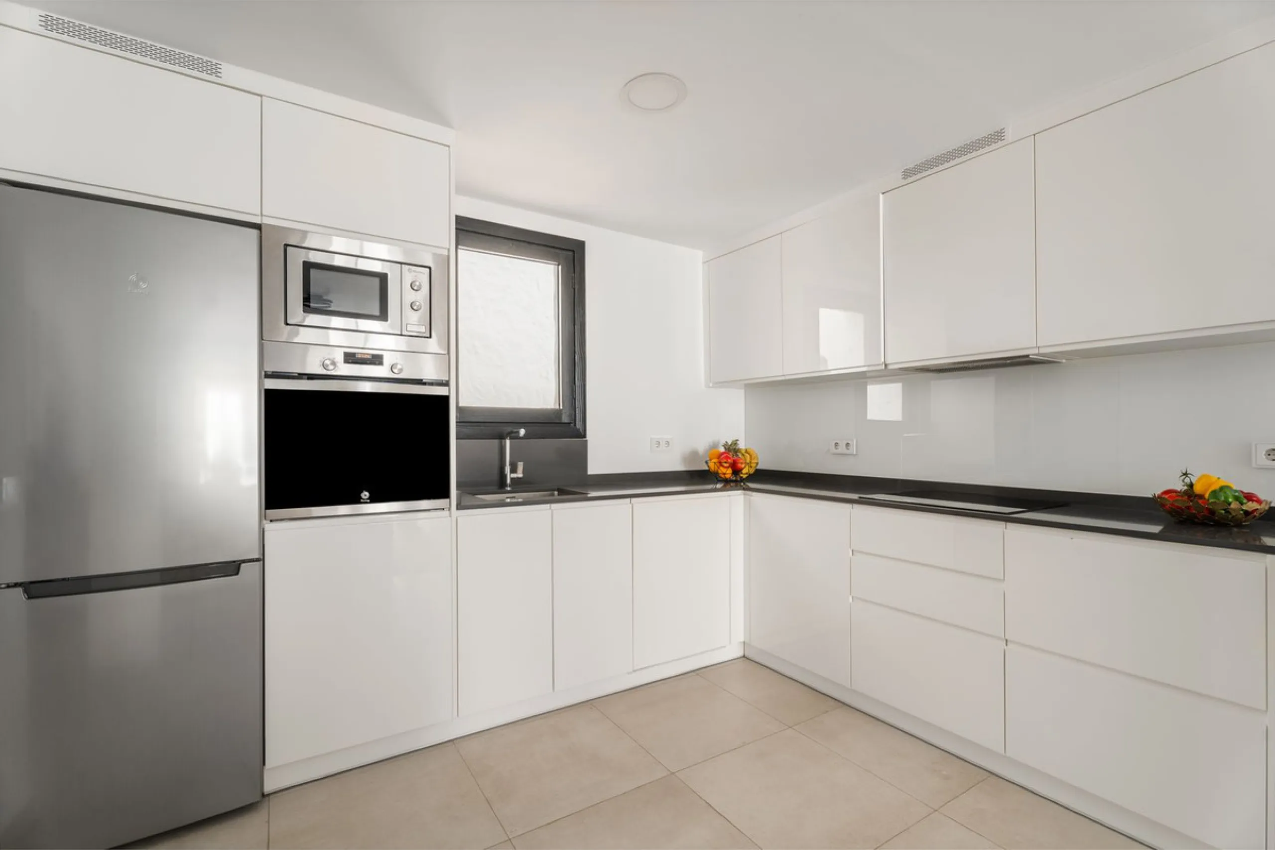 Apartment - Middle Floor Apartment в продаже в Marbella, Málaga. В доме 3 спален и 3 ванных комнат. Площадь дома 166 м²