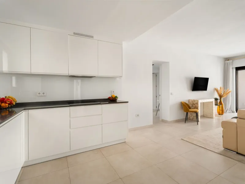 Apartment - Middle Floor Apartment в продаже в Marbella, Málaga. В доме 3 спален и 3 ванных комнат. Площадь дома 166 м²