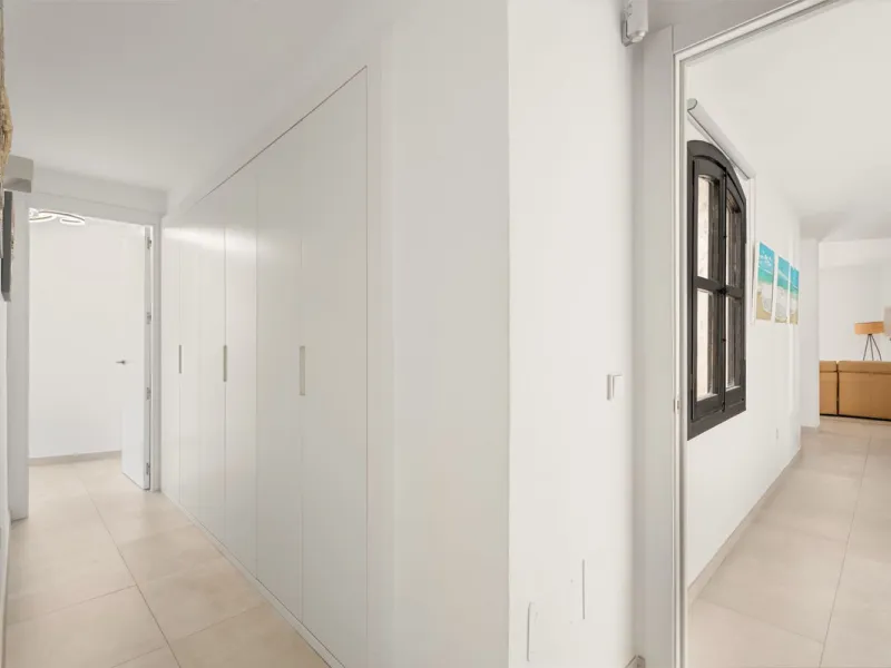Apartment - Middle Floor Apartment в продаже в Marbella, Málaga. В доме 3 спален и 3 ванных комнат. Площадь дома 166 м²