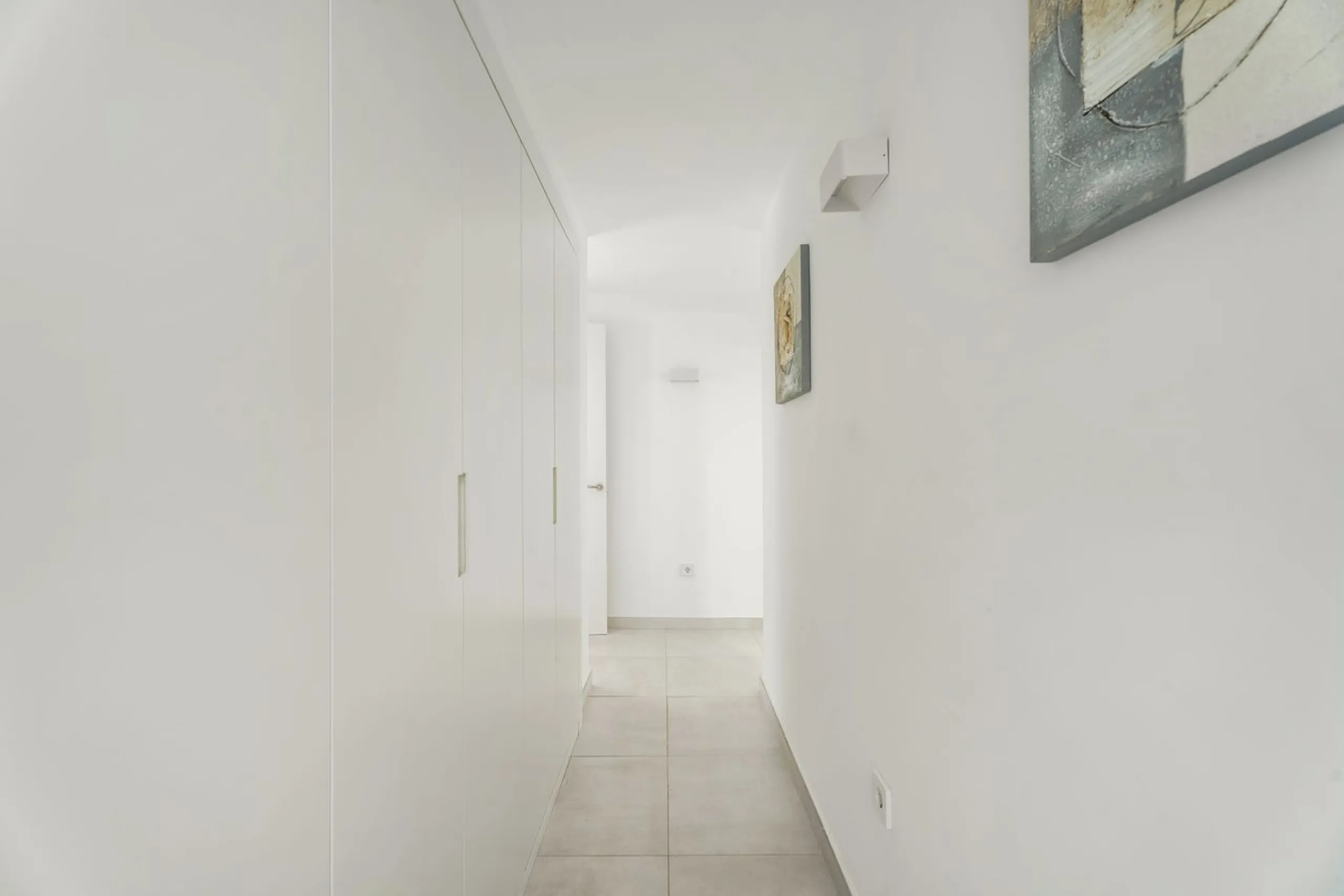 Apartment - Middle Floor Apartment в продаже в Marbella, Málaga. В доме 3 спален и 3 ванных комнат. Площадь дома 166 м²