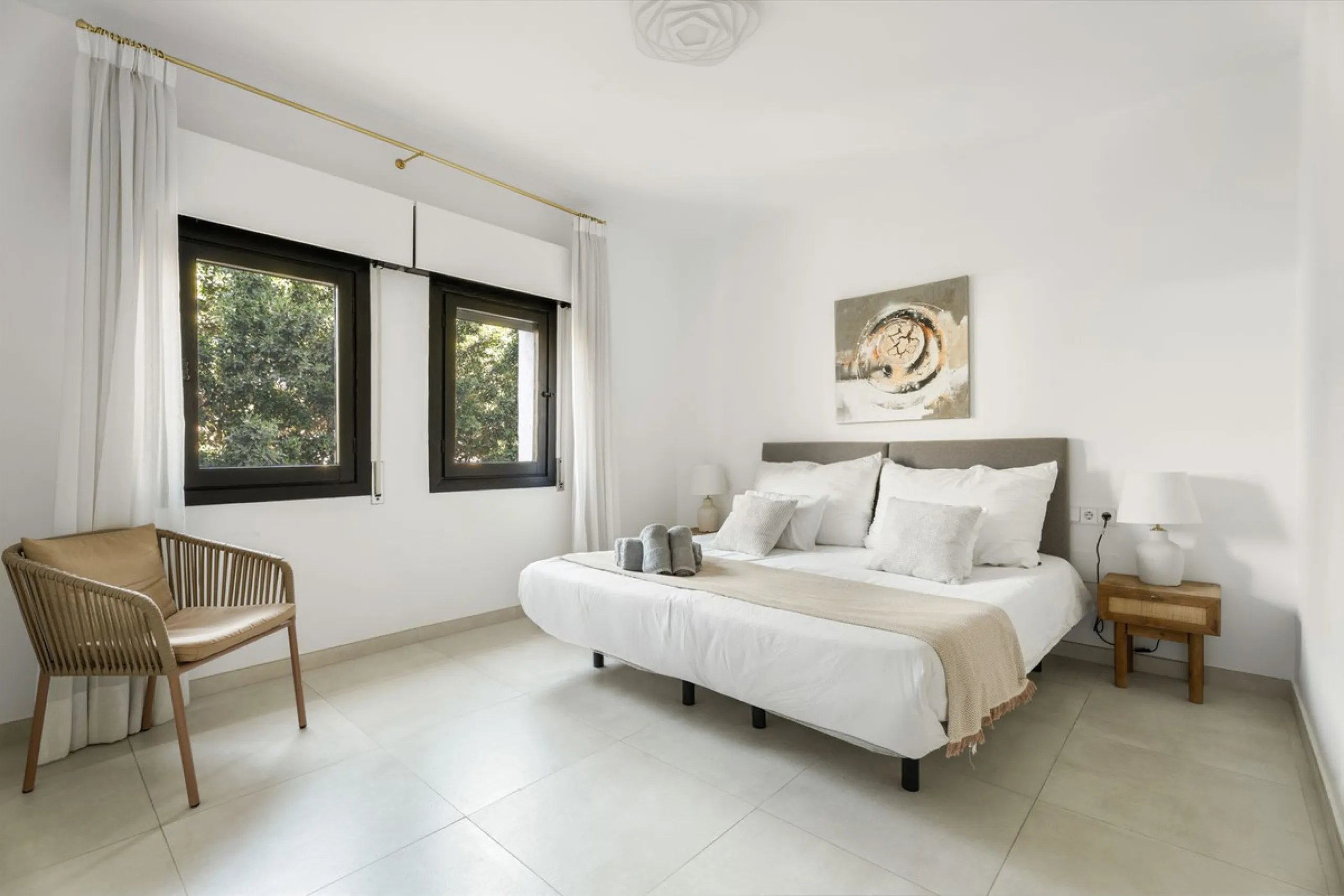 Apartment - Middle Floor Apartment в продаже в Marbella, Málaga. В доме 3 спален и 3 ванных комнат. Площадь дома 166 м²
