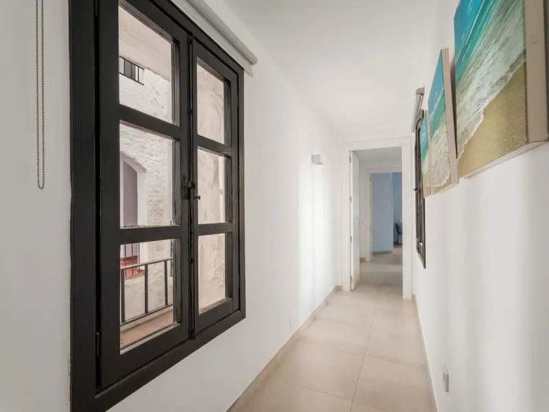 Apartment - Middle Floor Apartment в продаже в Marbella, Málaga. В доме 3 спален и 3 ванных комнат. Площадь дома 166 м²