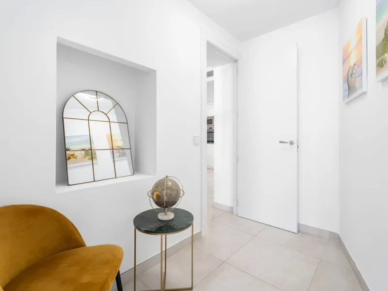 Apartment - Middle Floor Apartment в продаже в Marbella, Málaga. В доме 3 спален и 3 ванных комнат. Площадь дома 166 м²