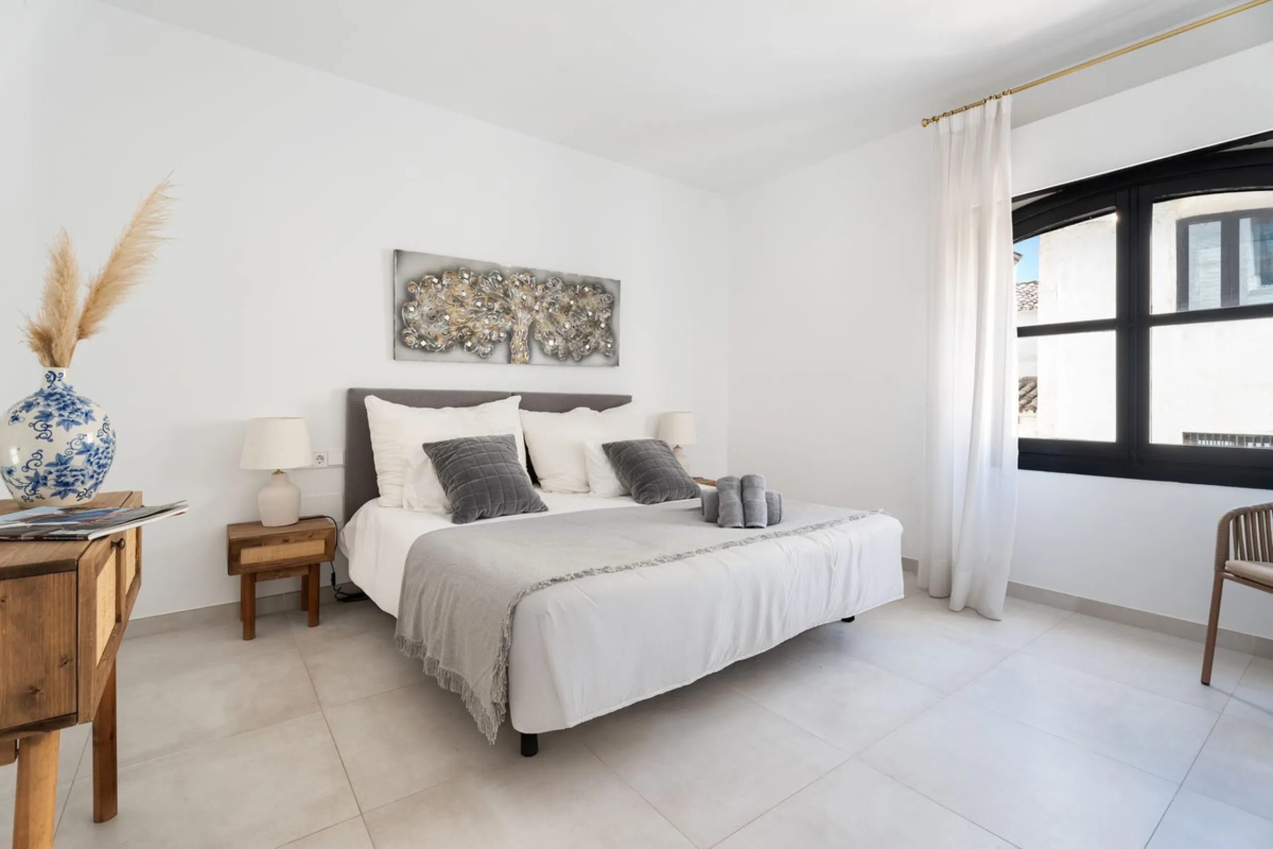 Apartment - Middle Floor Apartment в продаже в Marbella, Málaga. В доме 3 спален и 3 ванных комнат. Площадь дома 166 м²