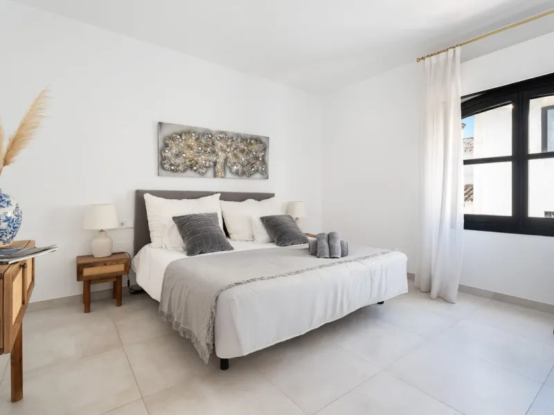 Apartment - Middle Floor Apartment в продаже в Marbella, Málaga. В доме 3 спален и 3 ванных комнат. Площадь дома 166 м²