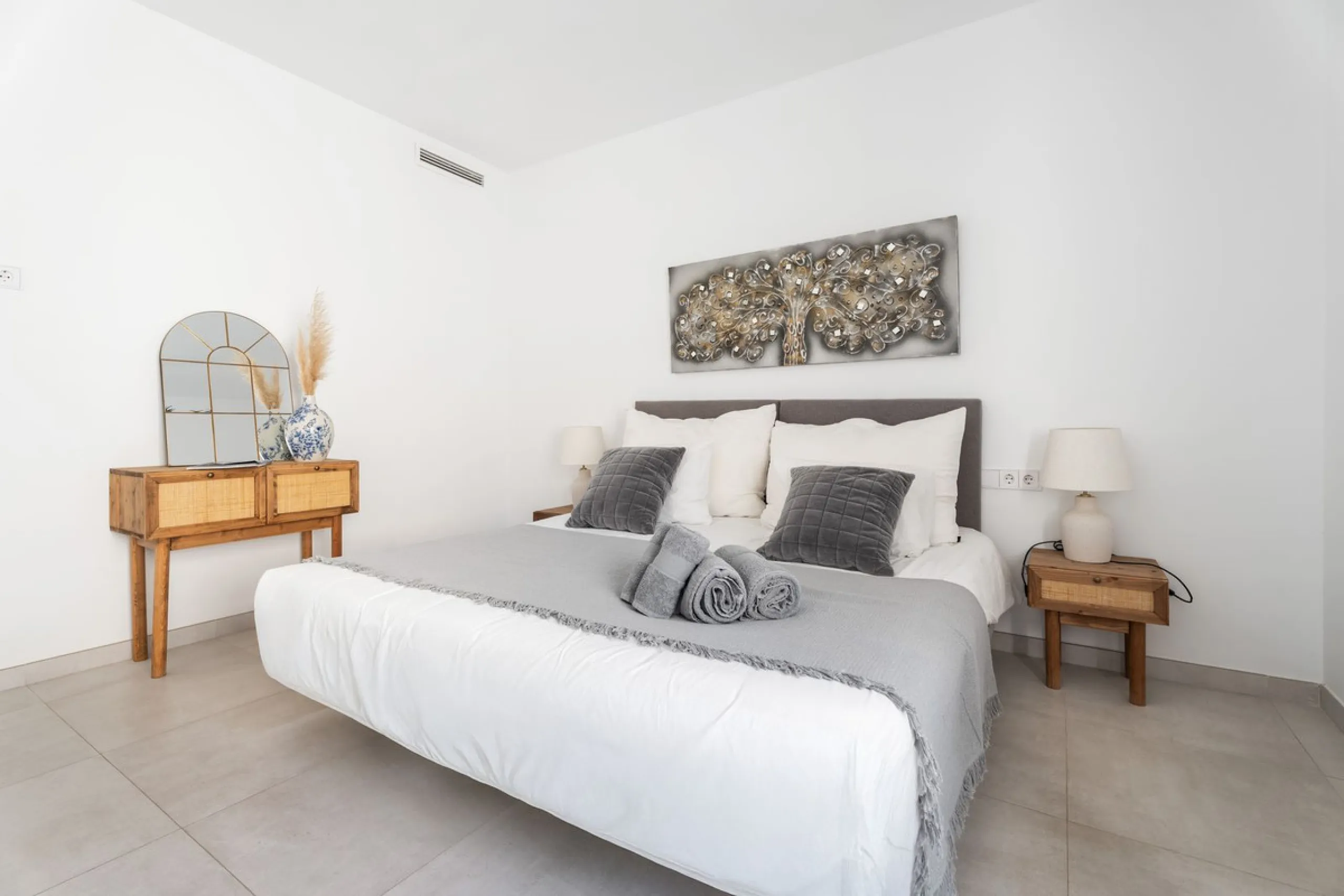 Apartment - Middle Floor Apartment в продаже в Marbella, Málaga. В доме 3 спален и 3 ванных комнат. Площадь дома 166 м²