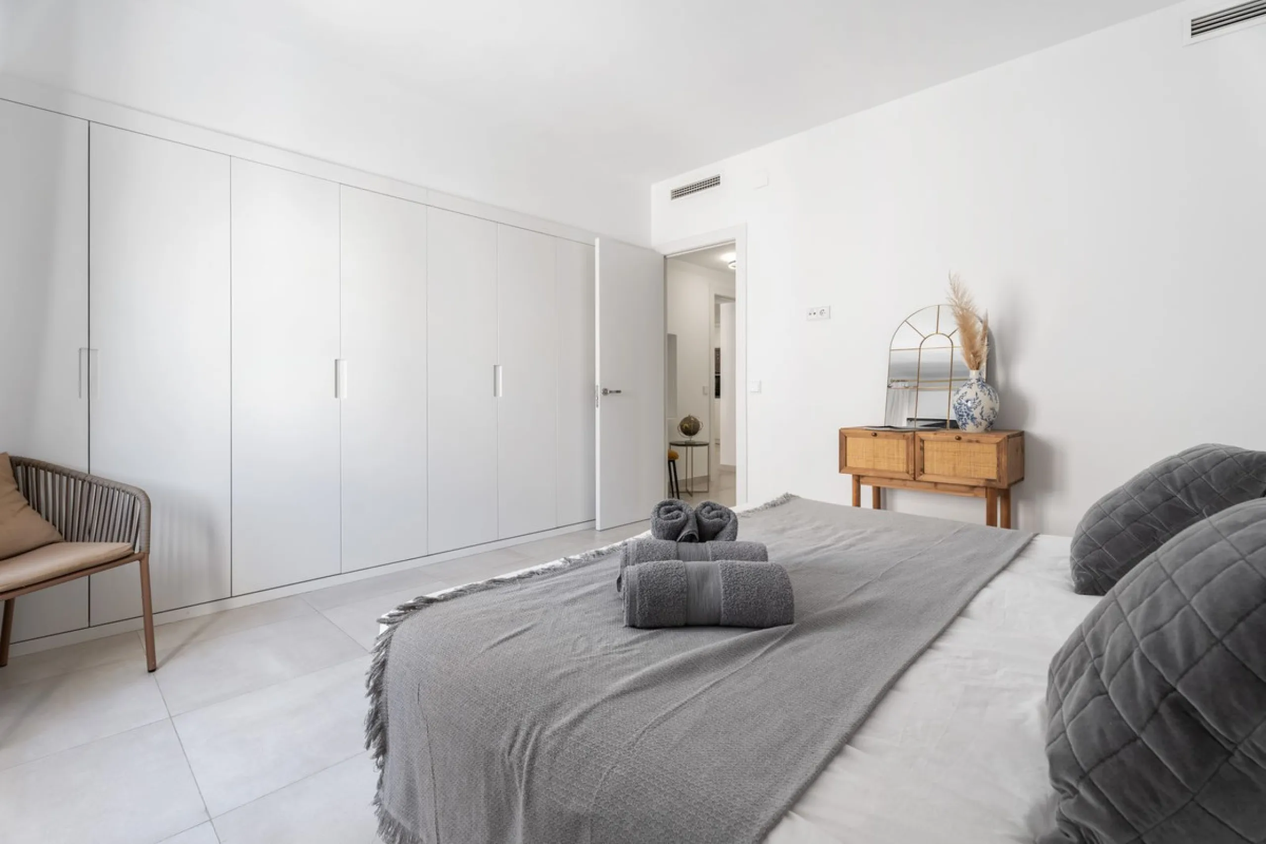 Apartment - Middle Floor Apartment в продаже в Marbella, Málaga. В доме 3 спален и 3 ванных комнат. Площадь дома 166 м²