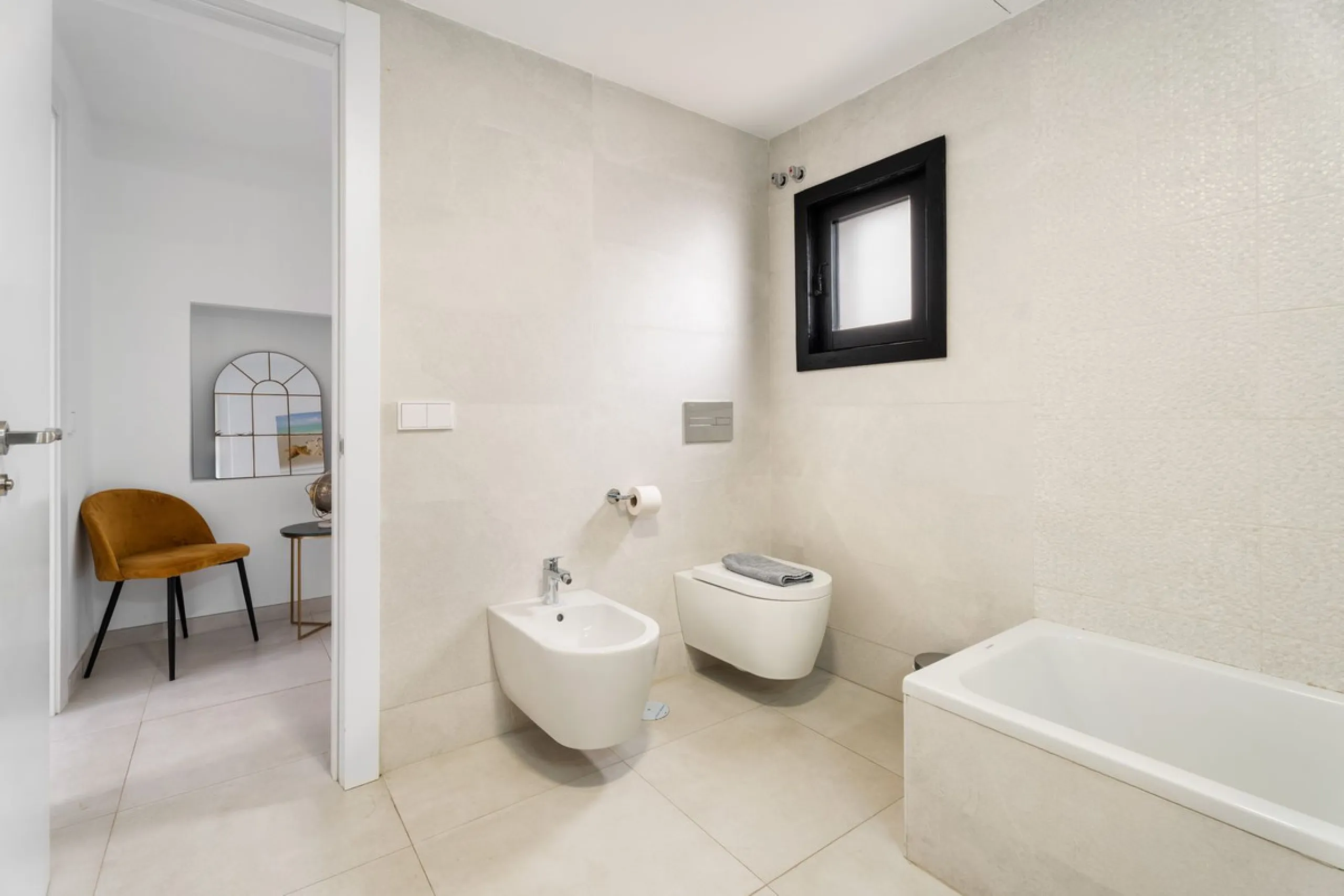 Apartment - Middle Floor Apartment в продаже в Marbella, Málaga. В доме 3 спален и 3 ванных комнат. Площадь дома 166 м²