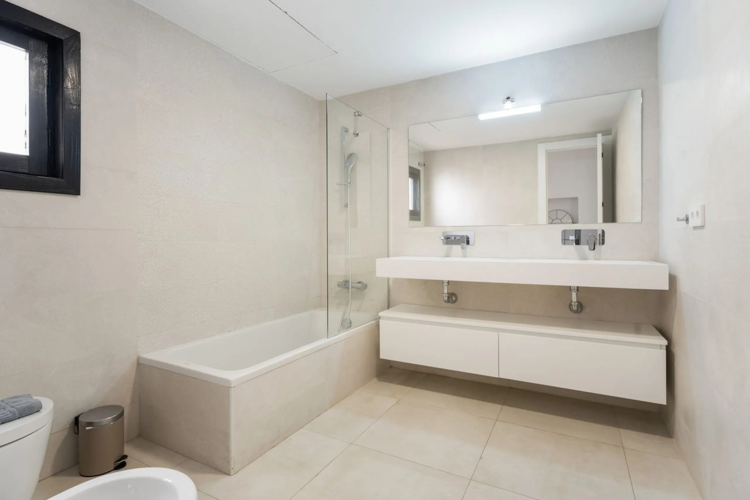 Apartment - Middle Floor Apartment в продаже в Marbella, Málaga. В доме 3 спален и 3 ванных комнат. Площадь дома 166 м²