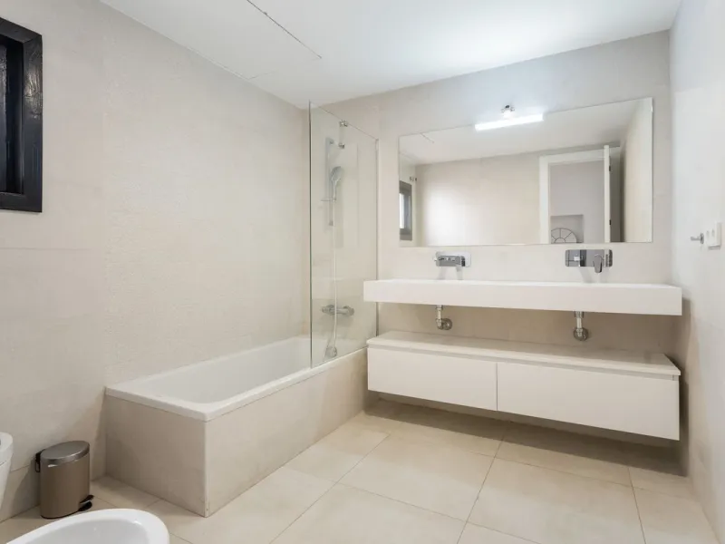 Apartment - Middle Floor Apartment в продаже в Marbella, Málaga. В доме 3 спален и 3 ванных комнат. Площадь дома 166 м²
