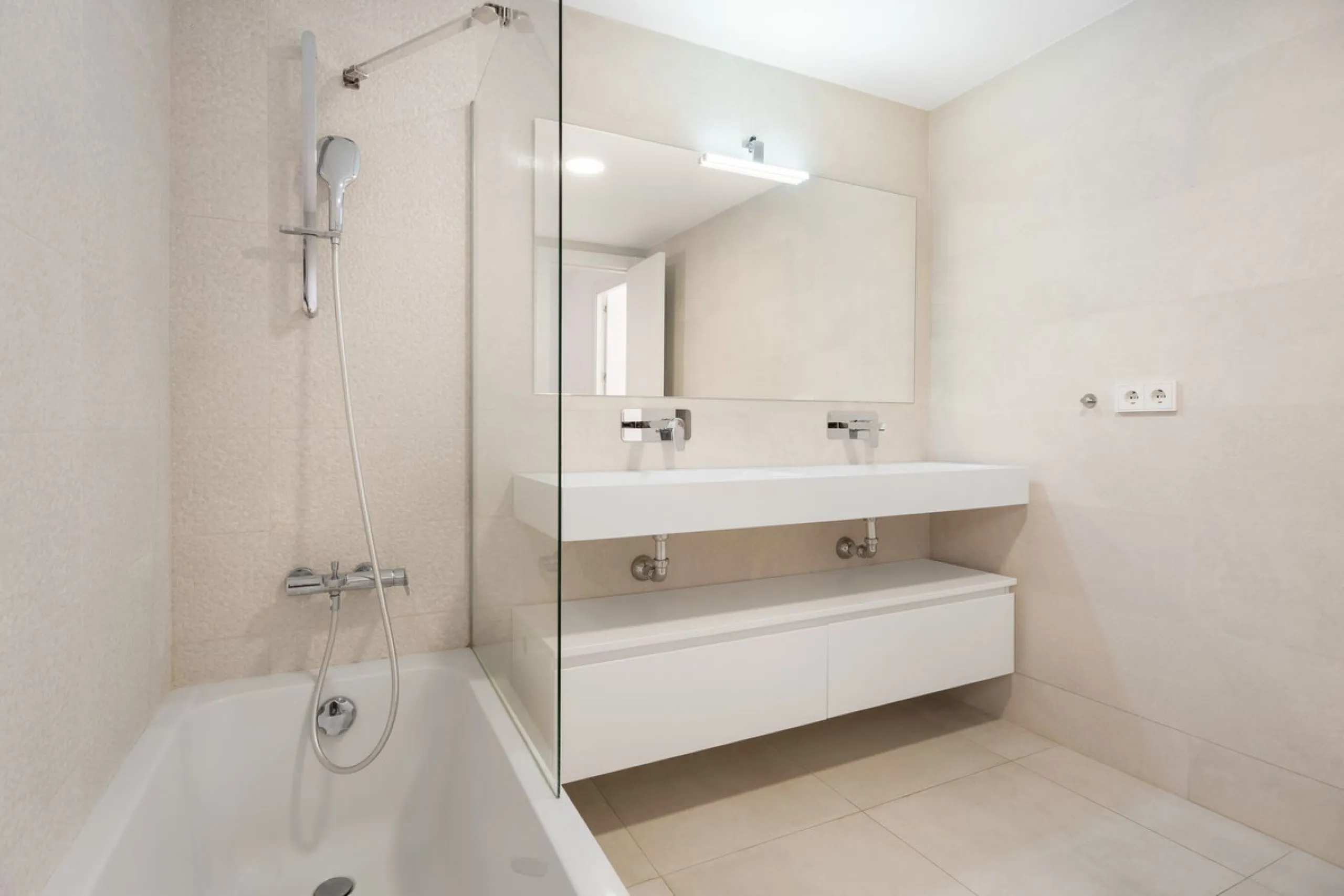 Apartment - Middle Floor Apartment в продаже в Marbella, Málaga. В доме 3 спален и 3 ванных комнат. Площадь дома 166 м²
