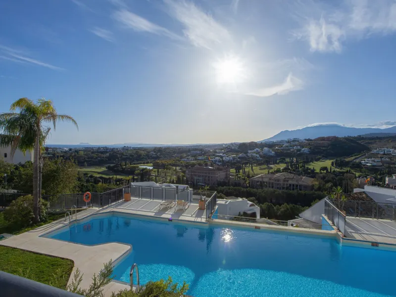 Located within one of the most prestigious developments on the Costa del Sol, this refined apartment in Acosta Los Flamingos offers a perfect blend of contemporary elegance, privacy, and natural surroundings.