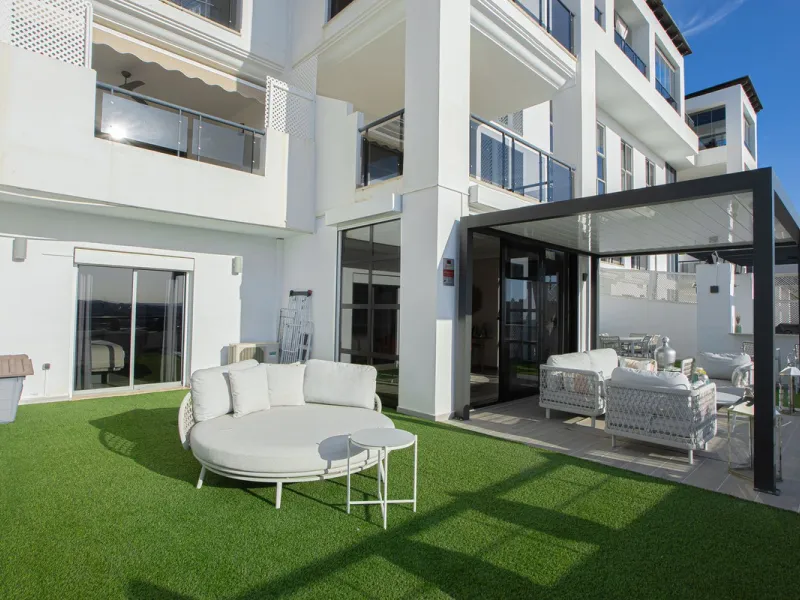 Located within one of the most prestigious developments on the Costa del Sol, this refined apartment in Acosta Los Flamingos offers a perfect blend of contemporary elegance, privacy, and natural surroundings.