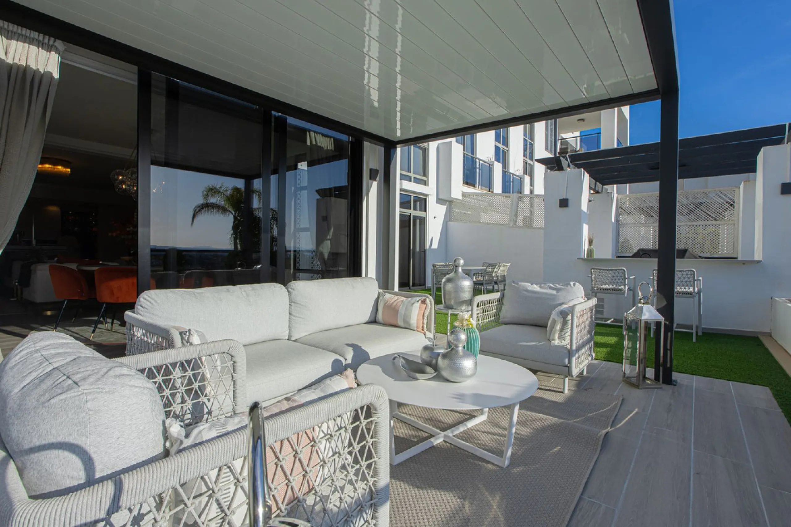 Located within one of the most prestigious developments on the Costa del Sol, this refined apartment in Acosta Los Flamingos offers a perfect blend of contemporary elegance, privacy, and natural surroundings.