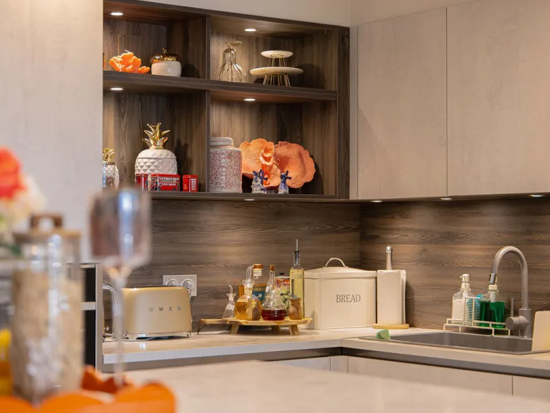 Located within one of the most prestigious developments on the Costa del Sol, this refined apartment in Acosta Los Flamingos offers a perfect blend of contemporary elegance, privacy, and natural surroundings.