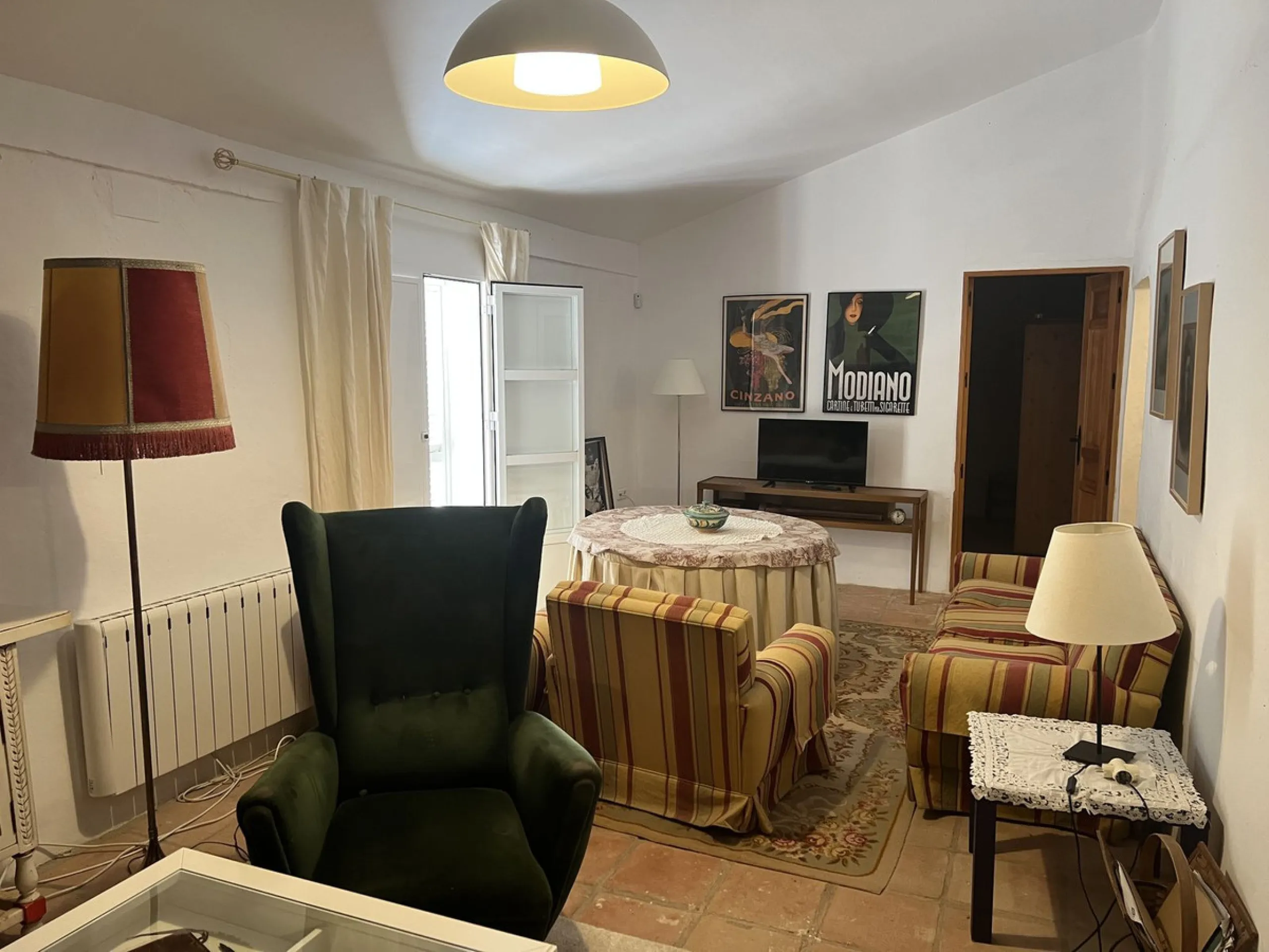 This is an exclusive Cortijo, completely different from others, because there is nothing similar with these dimensions for sale anywhere, much less at this price, in the municipality of Casabermeja.