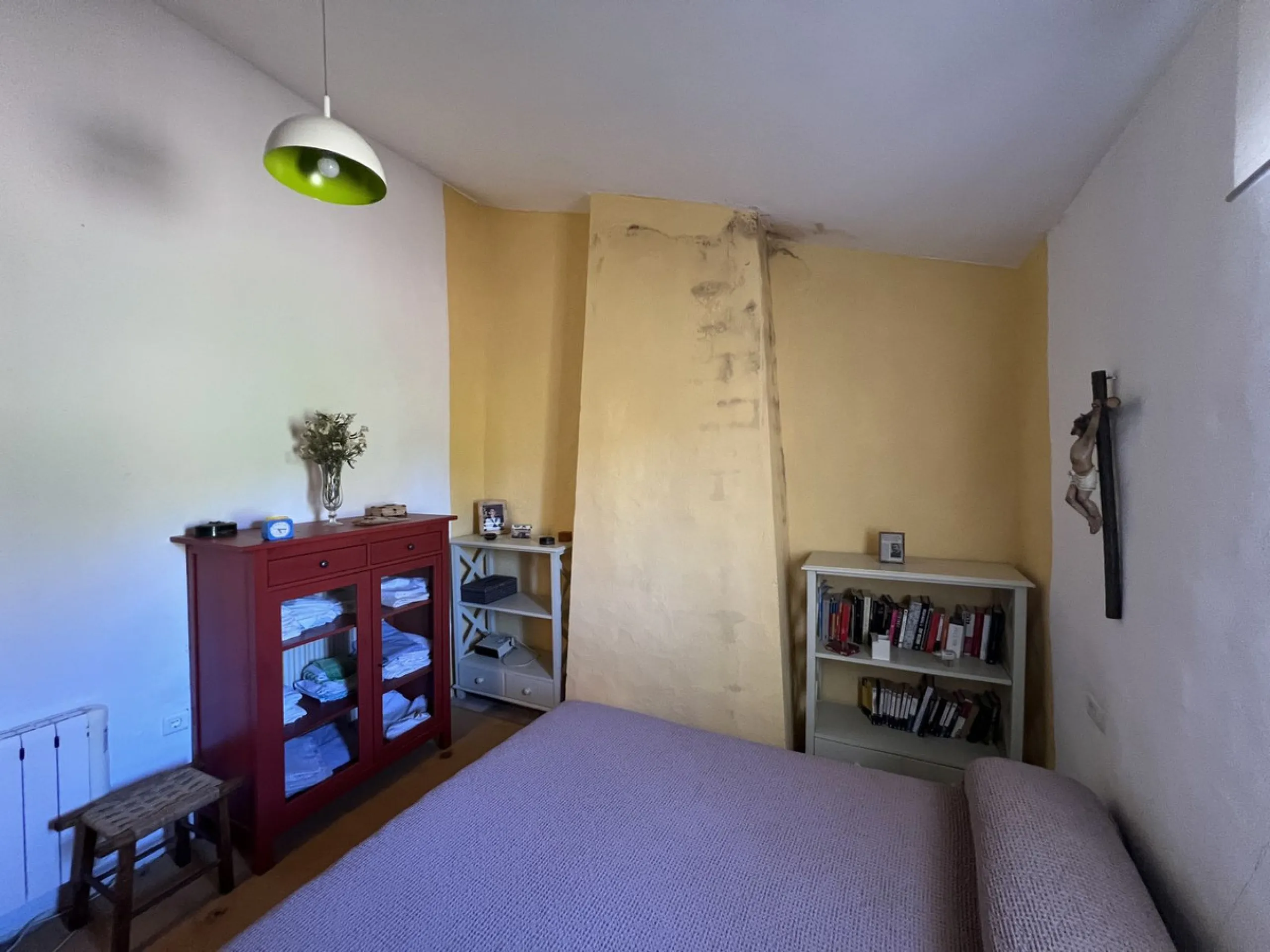 This is an exclusive Cortijo, completely different from others, because there is nothing similar with these dimensions for sale anywhere, much less at this price, in the municipality of Casabermeja.