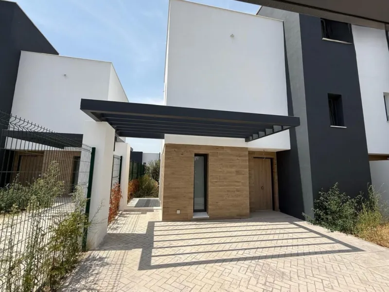**Townhouse in Atalaya, Estepona - €850,000**