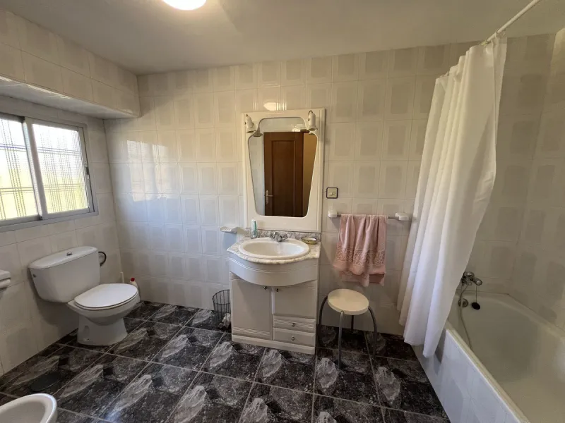 This is an exclusive Cortijo, completely different from others, because there is nothing similar with these dimensions for sale anywhere, much less at this price, in the municipality of Casabermeja.