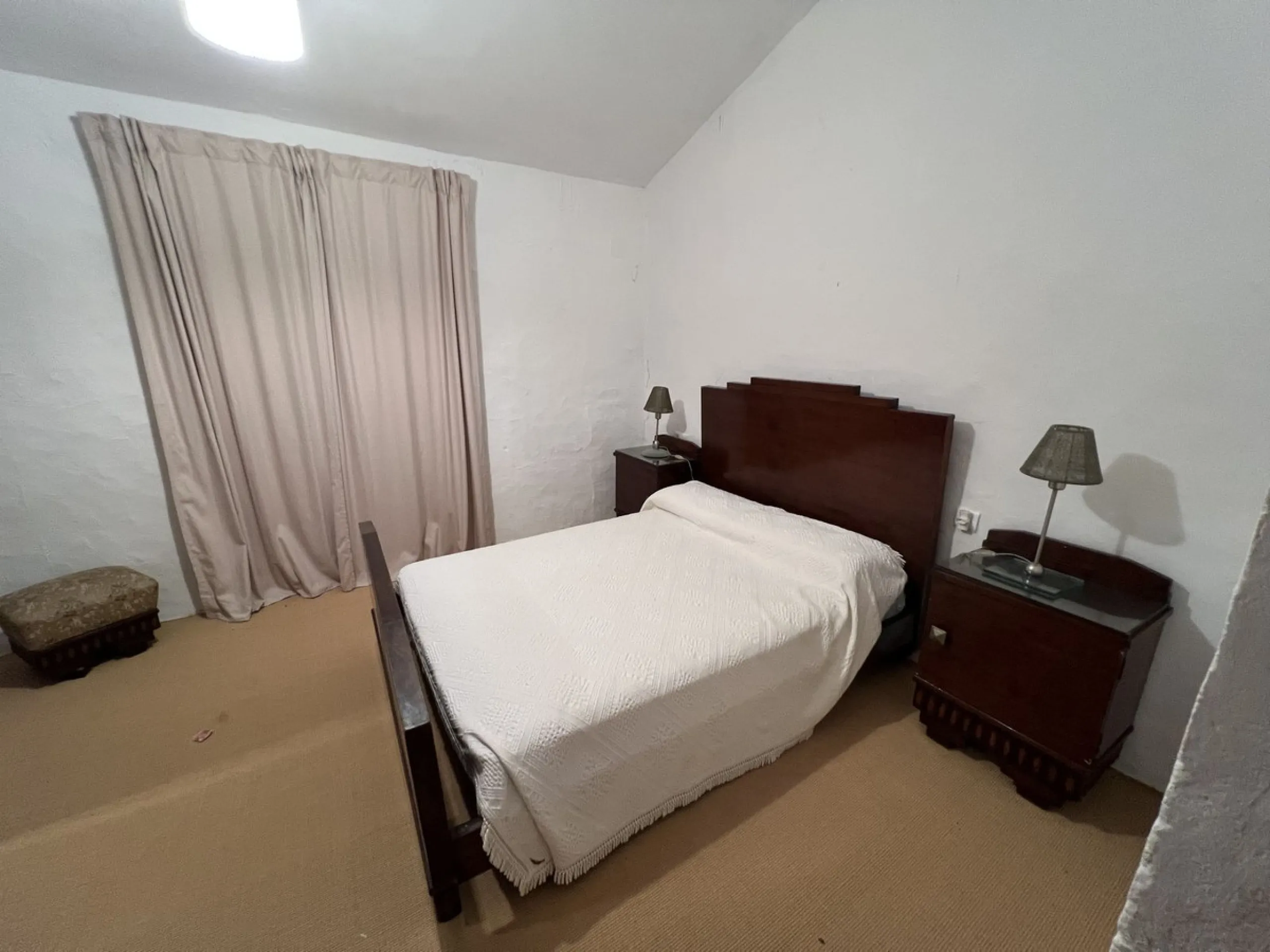 This is an exclusive Cortijo, completely different from others, because there is nothing similar with these dimensions for sale anywhere, much less at this price, in the municipality of Casabermeja.