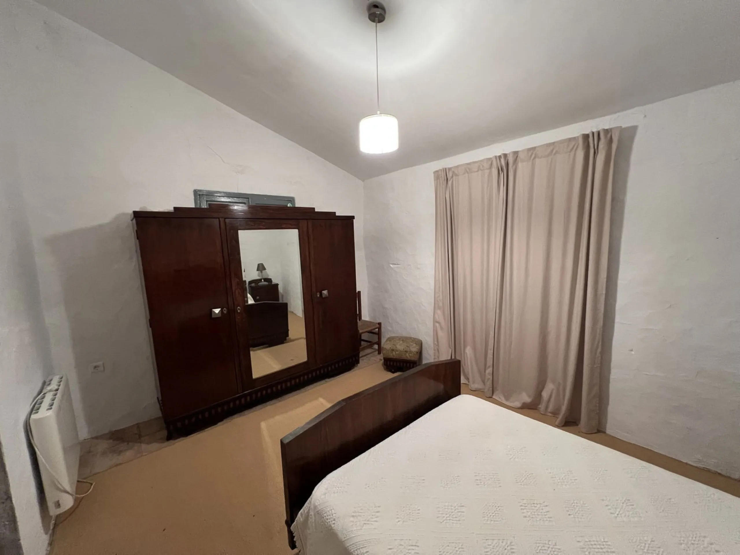 This is an exclusive Cortijo, completely different from others, because there is nothing similar with these dimensions for sale anywhere, much less at this price, in the municipality of Casabermeja.
