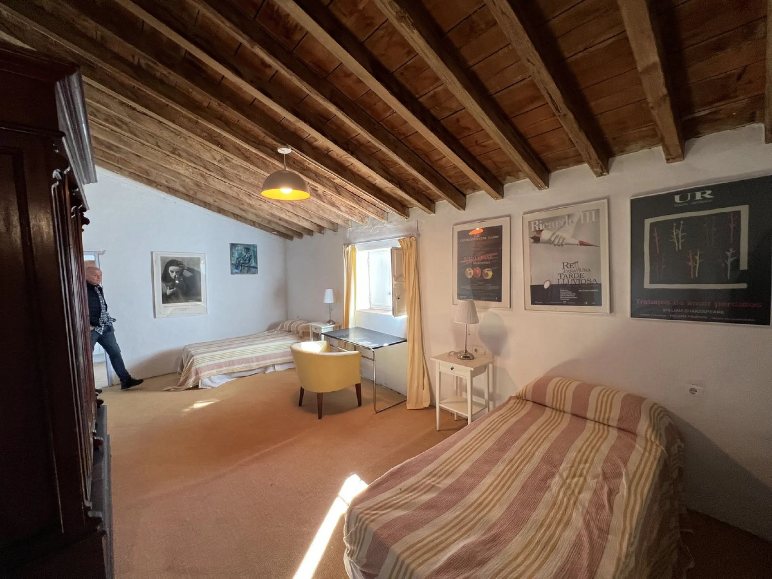 This is an exclusive Cortijo, completely different from others, because there is nothing similar with these dimensions for sale anywhere, much less at this price, in the municipality of Casabermeja.
