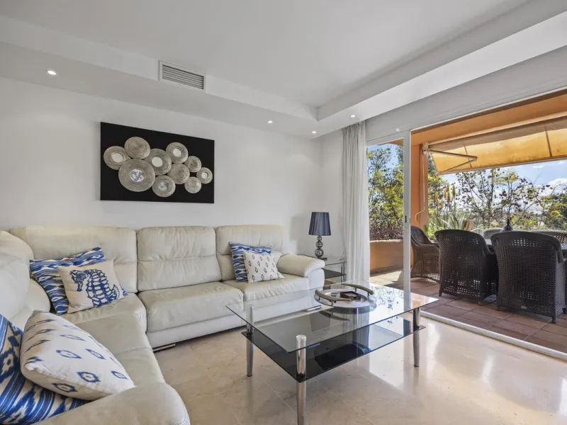 Located in the prestigious Golden Mile of Marbella, this beautifully presented four-bedroom, three-bathroom apartment offers a luxurious lifestyle in one of the most sought-after areas on the Costa del Sol. Set within a secure gated urbanisation with 24-h