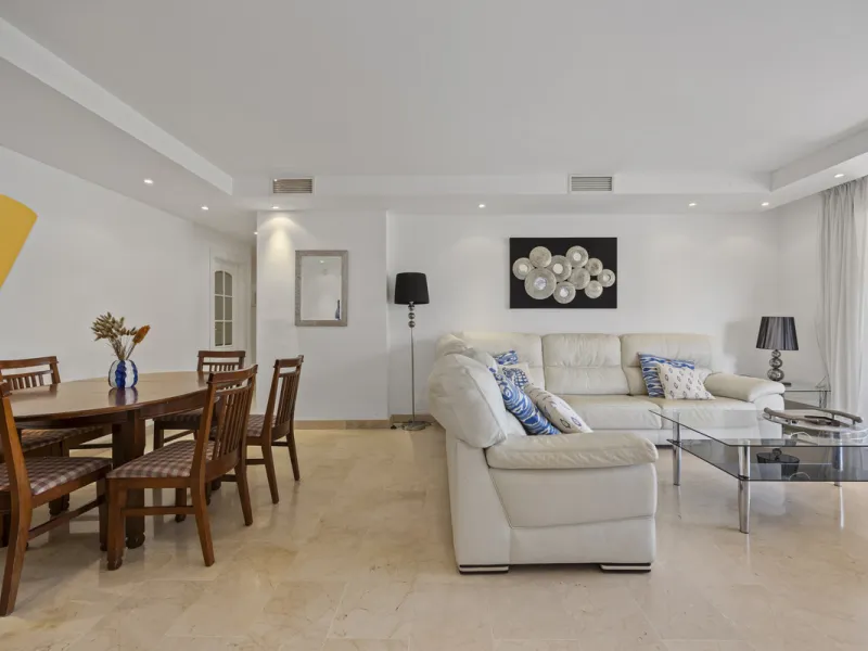 Located in the prestigious Golden Mile of Marbella, this beautifully presented four-bedroom, three-bathroom apartment offers a luxurious lifestyle in one of the most sought-after areas on the Costa del Sol. Set within a secure gated urbanisation with 24-h