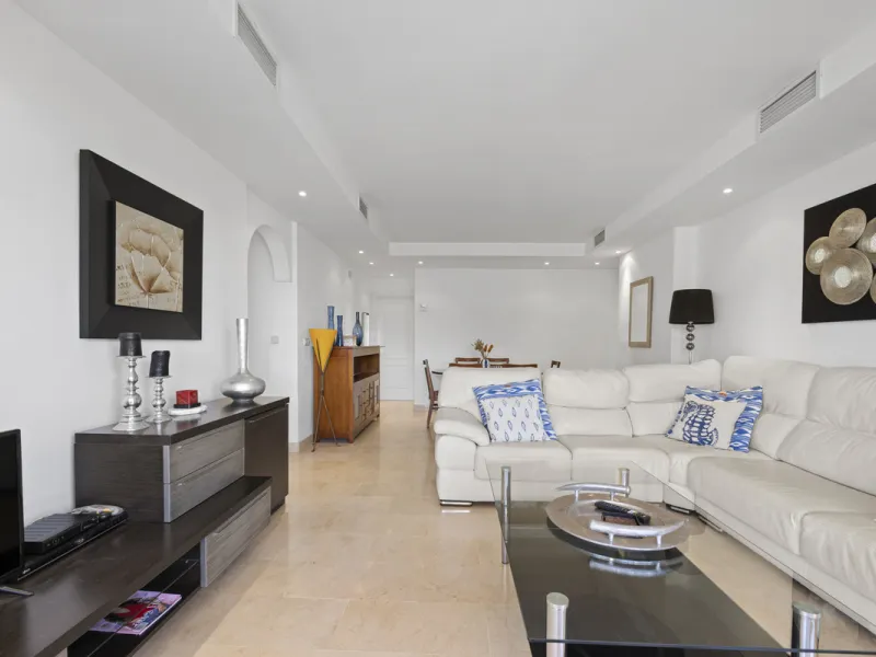 Located in the prestigious Golden Mile of Marbella, this beautifully presented four-bedroom, three-bathroom apartment offers a luxurious lifestyle in one of the most sought-after areas on the Costa del Sol. Set within a secure gated urbanisation with 24-h